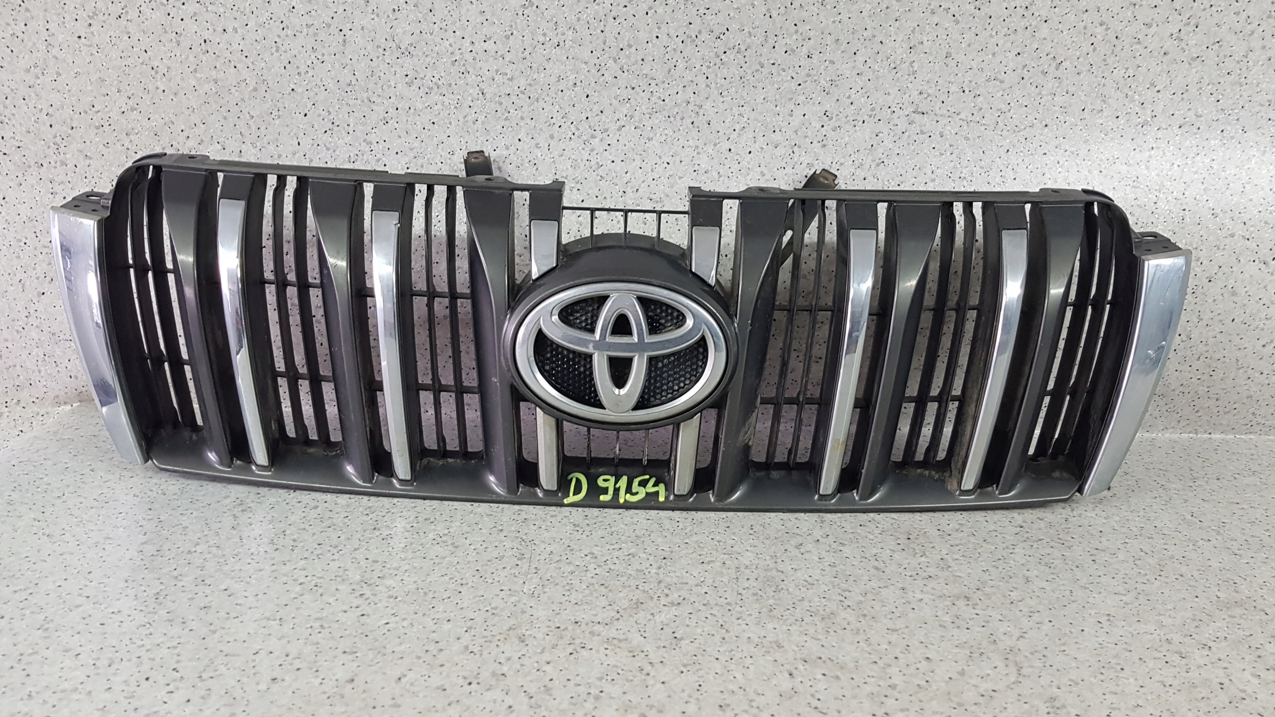 TOYOTA LAND CRUISER 150 GRILL ATRAPA D 9154