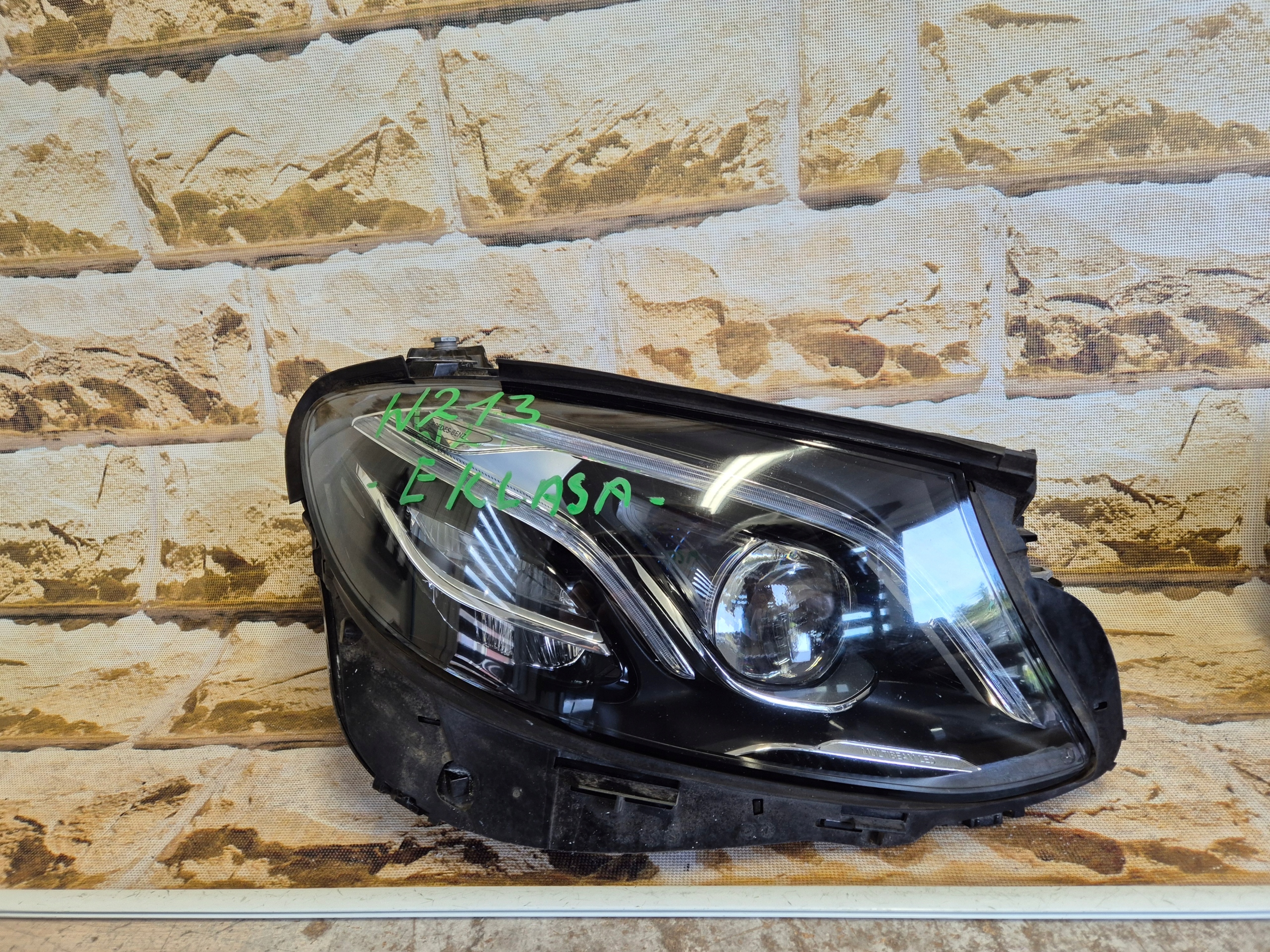 mercedes e klasa w213 led multibeam prawa europa niebieskie paski na chromi