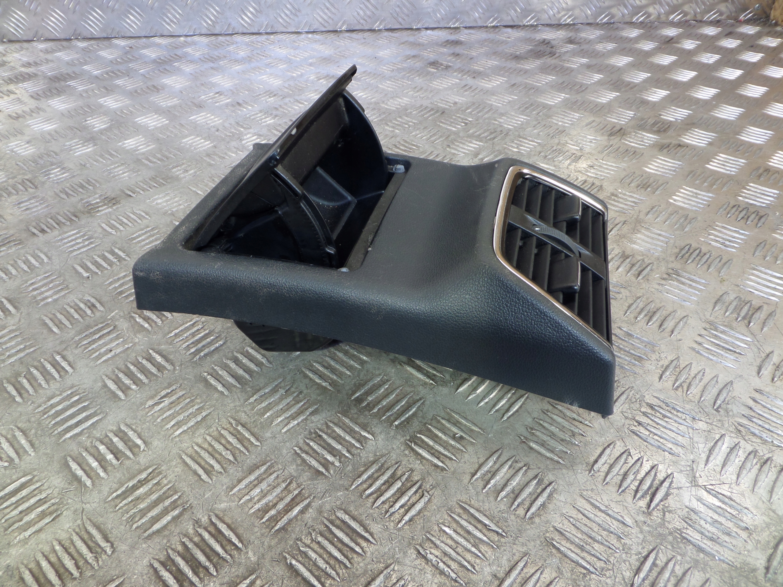 ashtray frame tunel central rear part 5e0857289c Skoda Octavia III 19r
