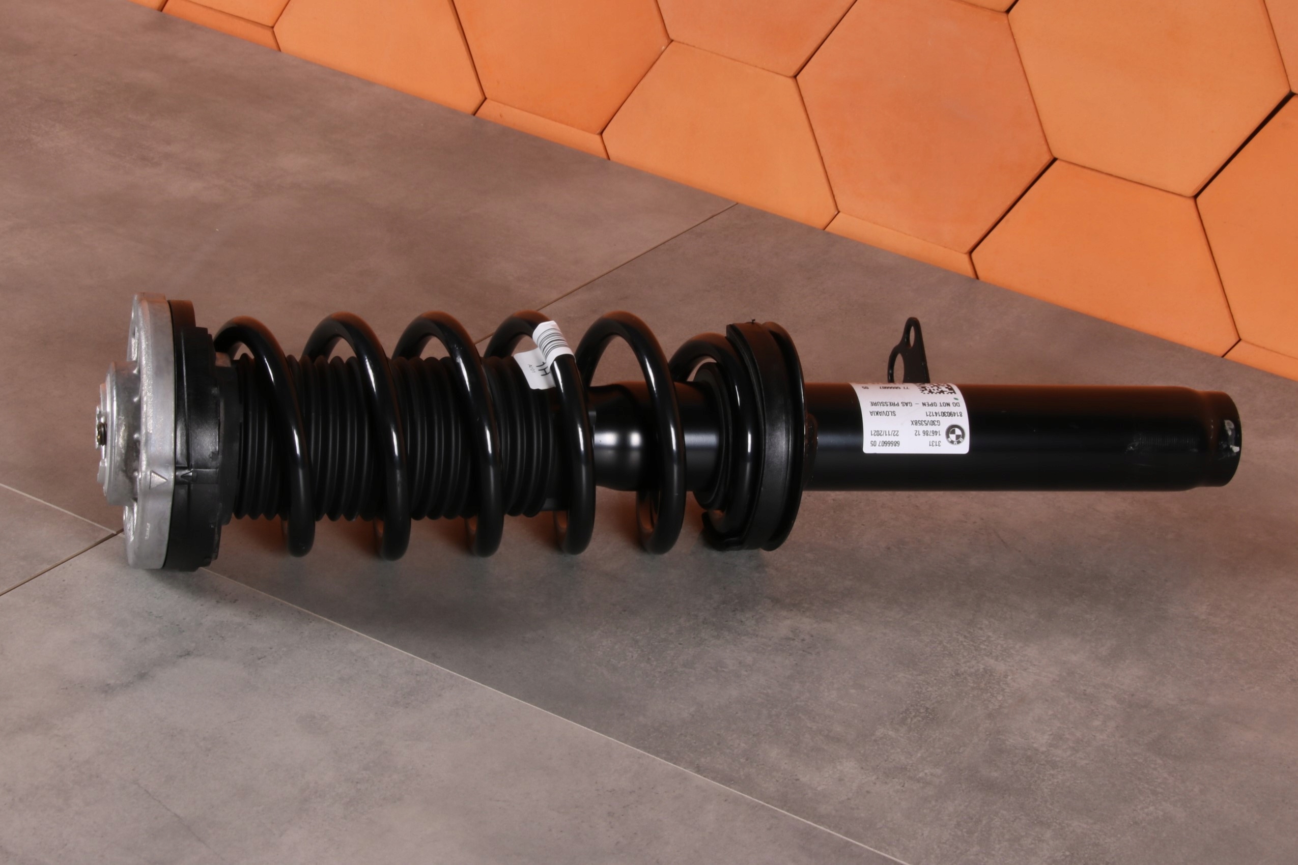 BMW 5 G30 G30 LCI shock absorber left front front XDRIVE 6866607 26 km !!!