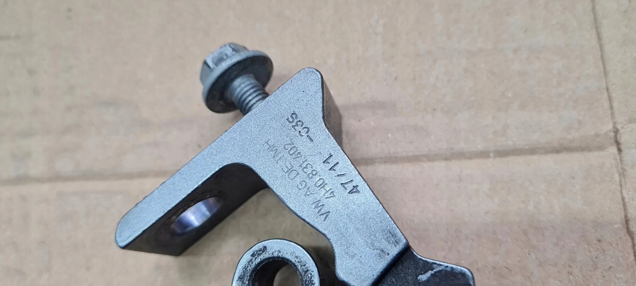 A7 4G hinge hinges door right right rear part rear. KOMPLET LY7G