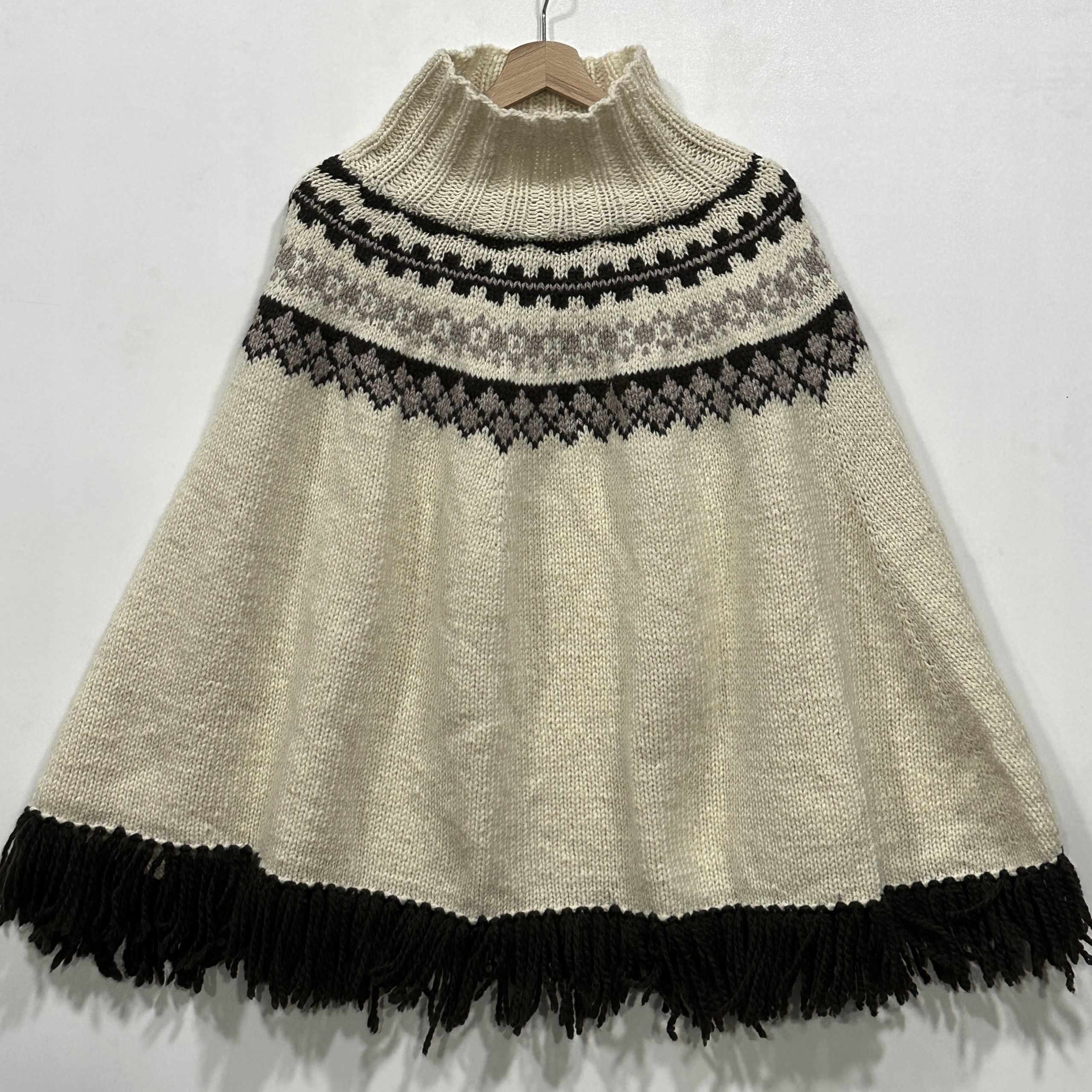 HAND MADE Ponczo Golf Narzutka Wełna Frędzle