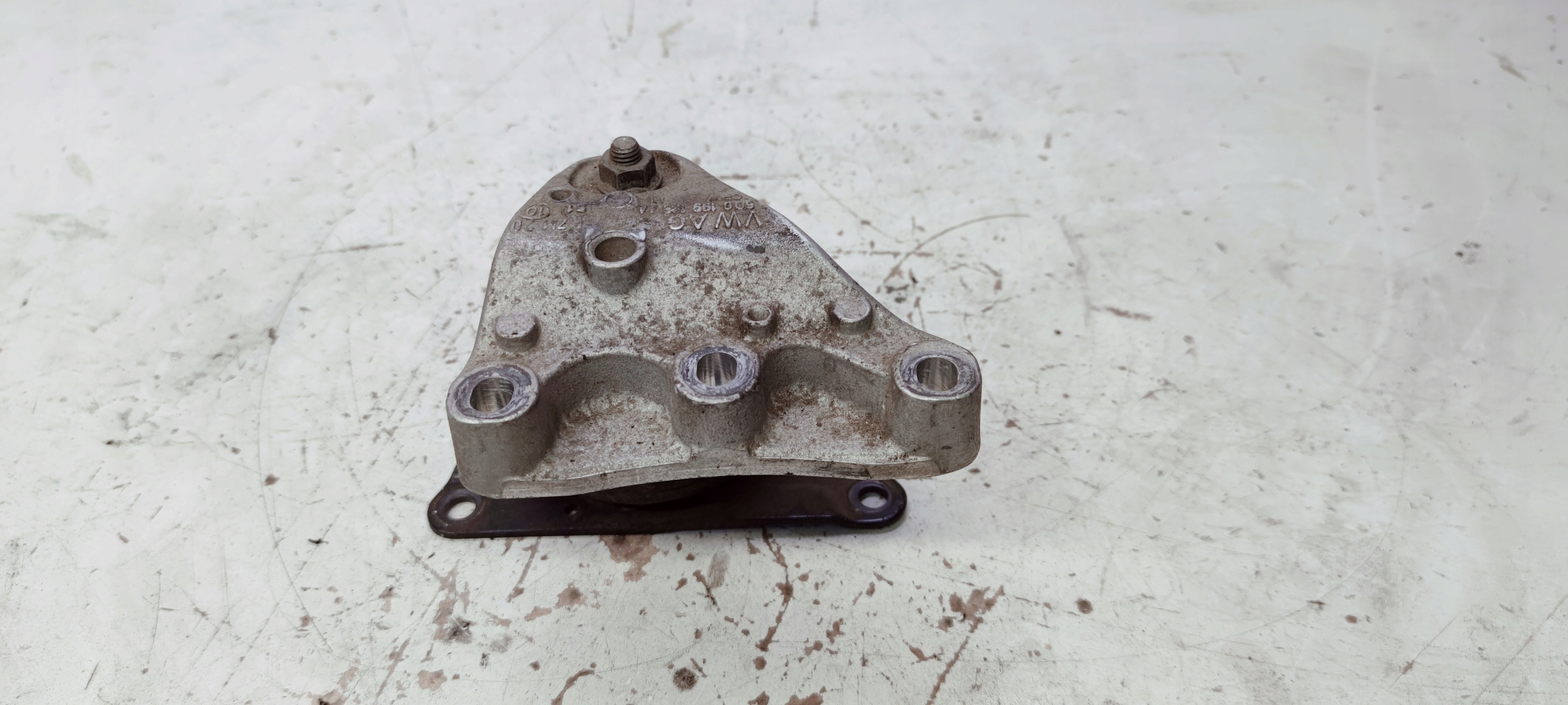 holder engine mount AUDI A1 8X 1.6TDI 6R0199167S