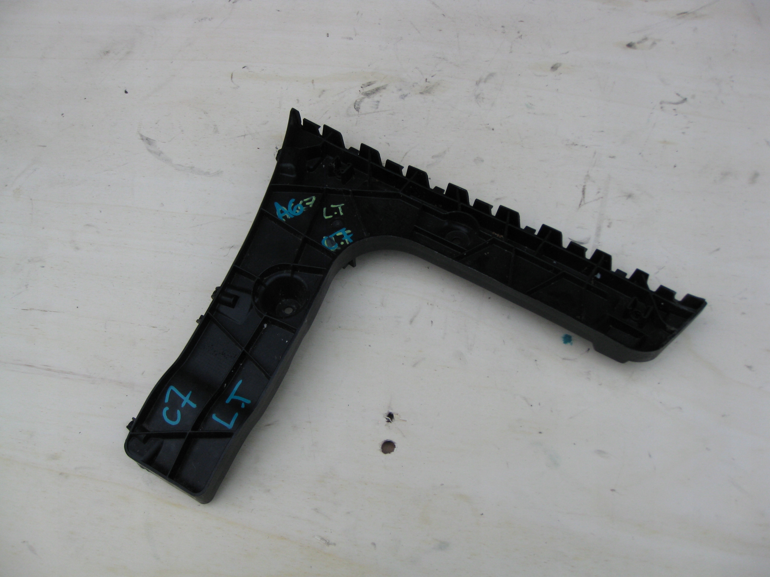 AUDI A6 C7 KOMBI bumper bracket left rear part 4G9807453G