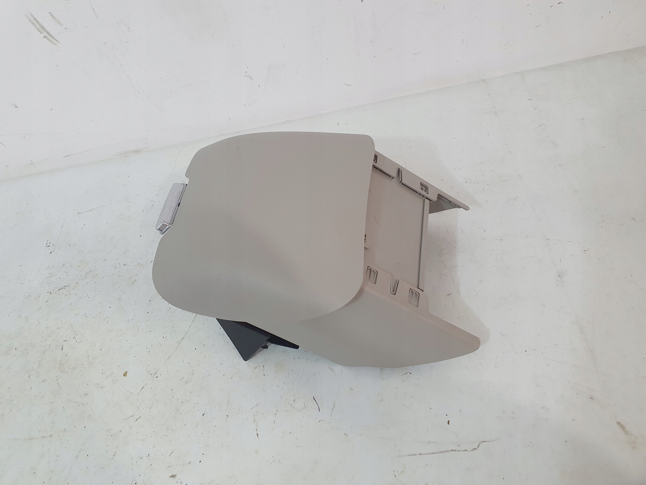 CHRYSLER PACIFICA II 16- passenger compartment plato SZUFLADA 5RL361D2AI