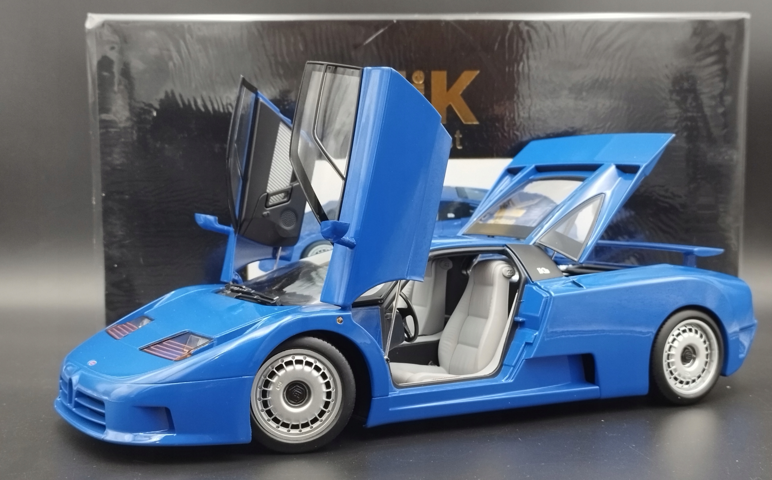 KK Scale 1/12 ブガッティ EB110 1991 (ブルー) KKスケール 1/12 ブガッティー EB110 1991 ブルー
