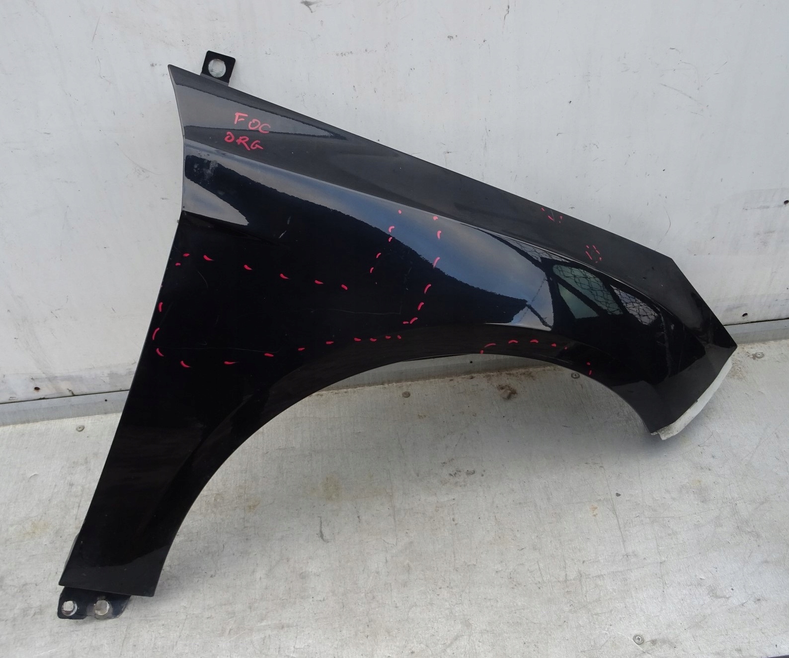 FORD FOCUS MK3 blatník pravý předek přední