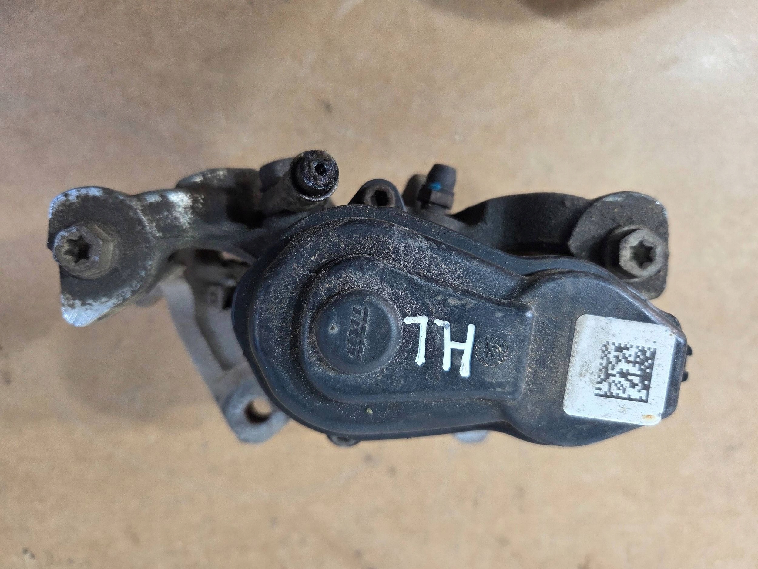 Toyota Corolla E210 E21 caliper brake rear left F391 (B852)
