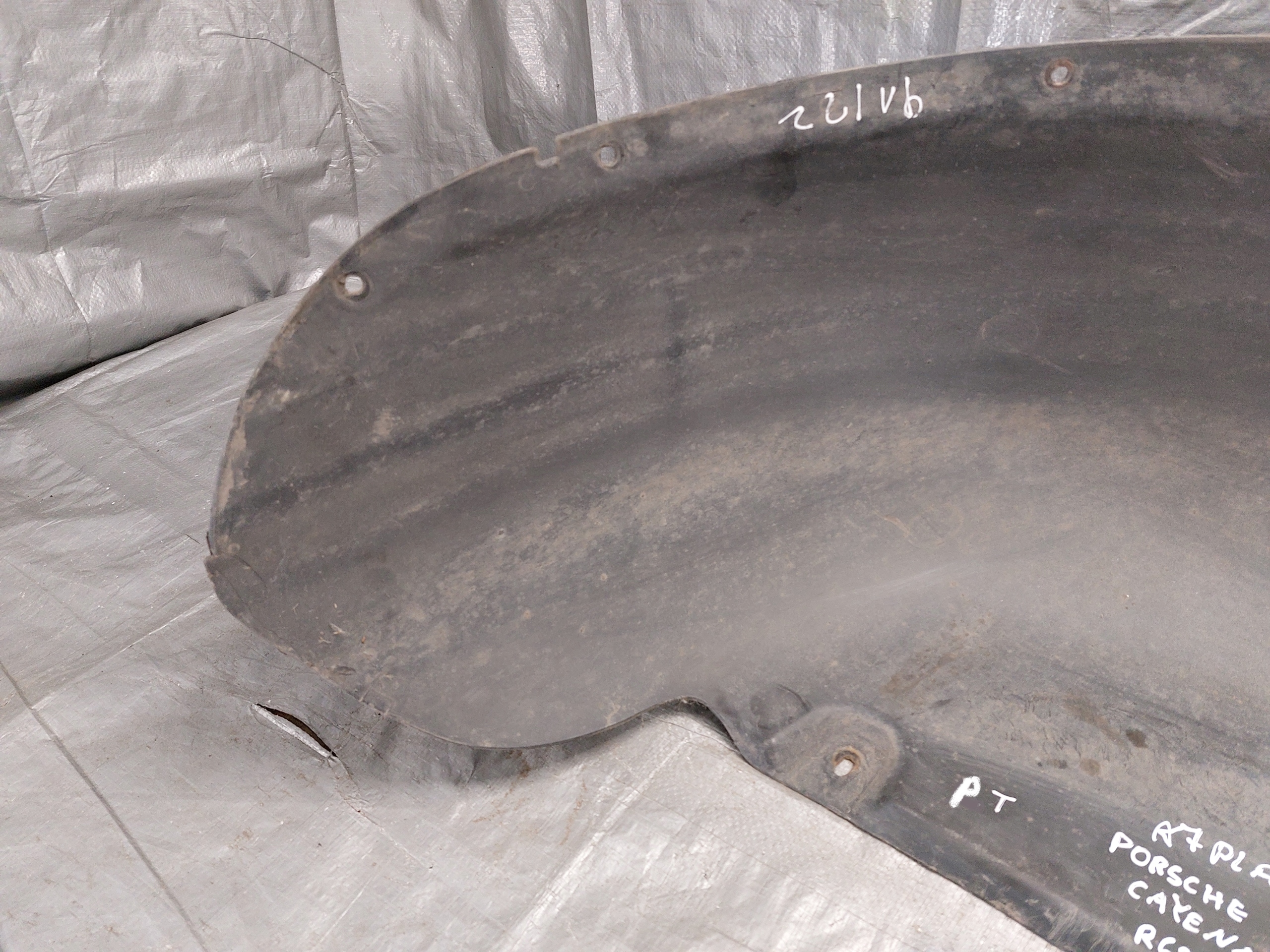 mudguard right rear. PORSCHE CAYENNE and