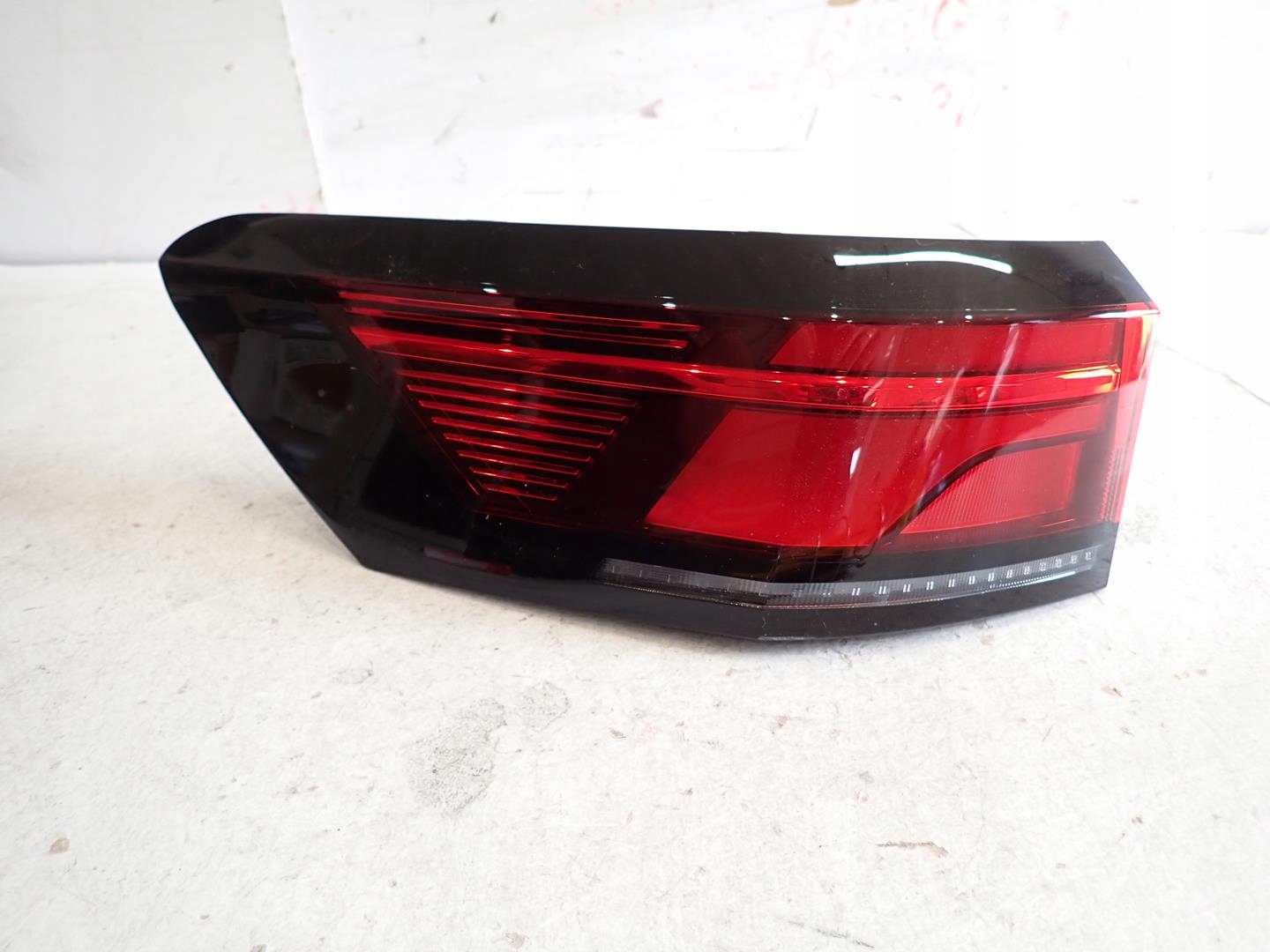 light rear part rear left VW PASSAT B9 20203- KOMBI 3J0945095