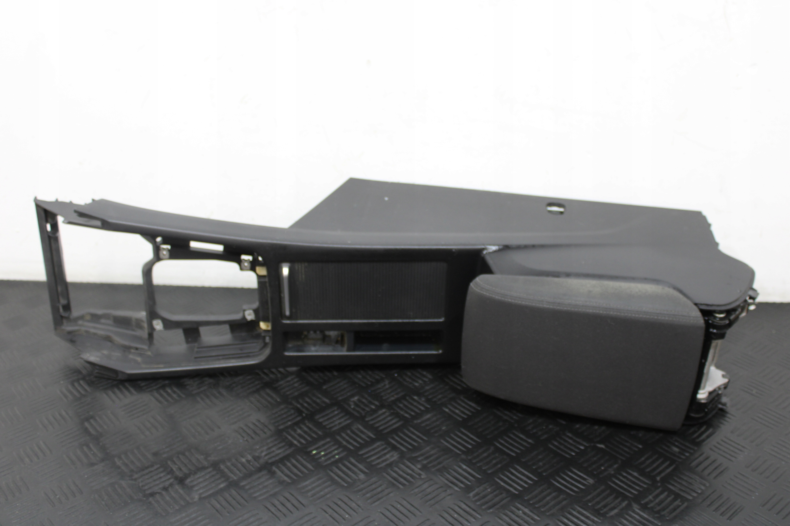 TUNEL central armrest VW PASSAT B8 3G0 3G9
