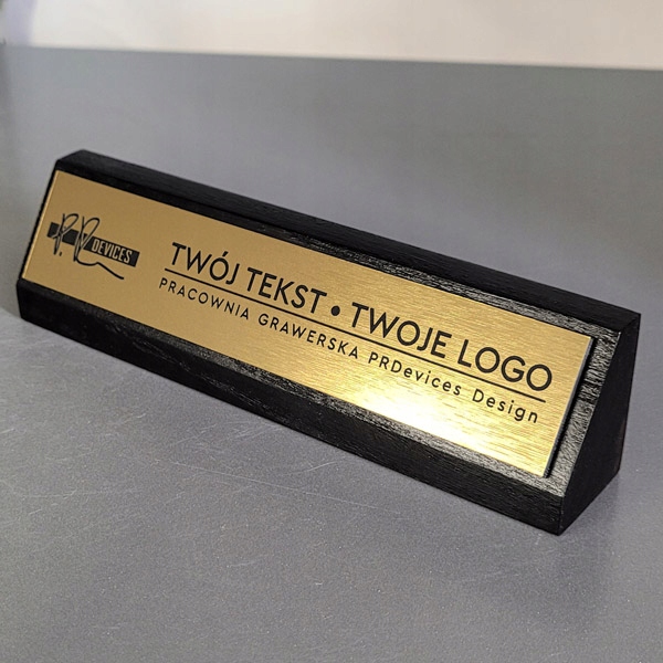 Wizytówka identyfikator biurko czarny-złoty grawer Marka PRDevices