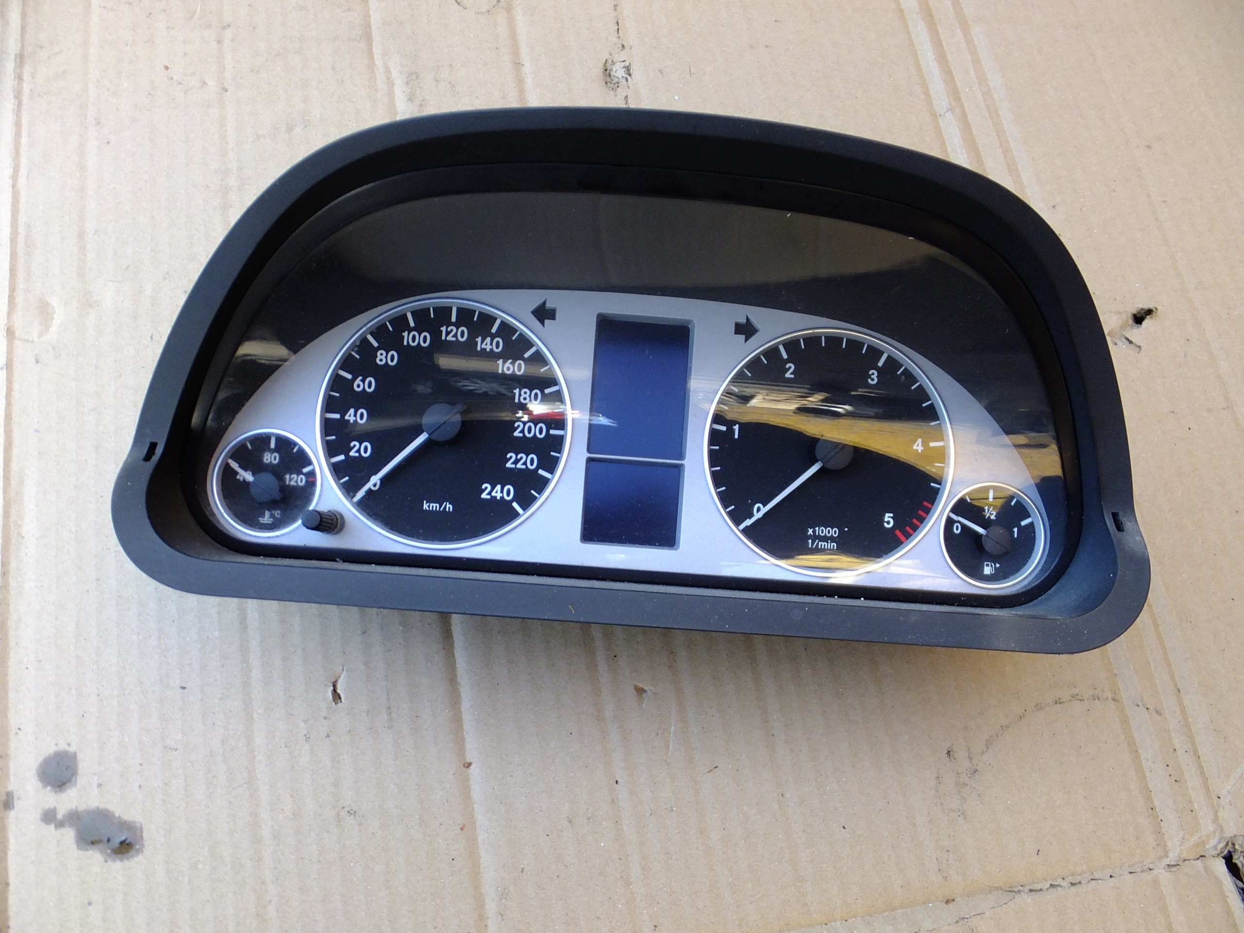 dials dials mercedes w245 2,0 cdi A1695404448