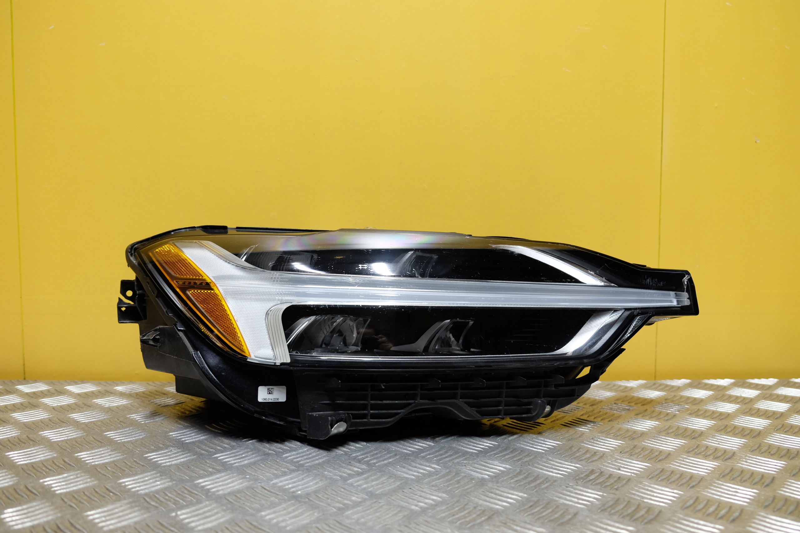 VOLVO XC60 2017- REFLEKTOR LAMPA PRZÓD MID LED PRAWA 31420410 USA