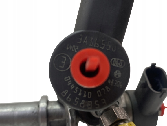 WTRYSKIWACZ VOLVO 2.4 D 0445110078 8658352 Typ silnika Diesel