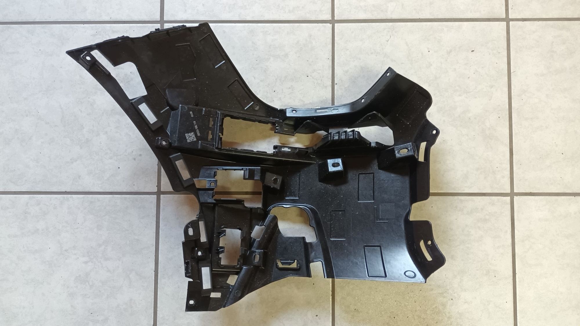 left bumper bracket of the front MINI ACEMAN 2024->
