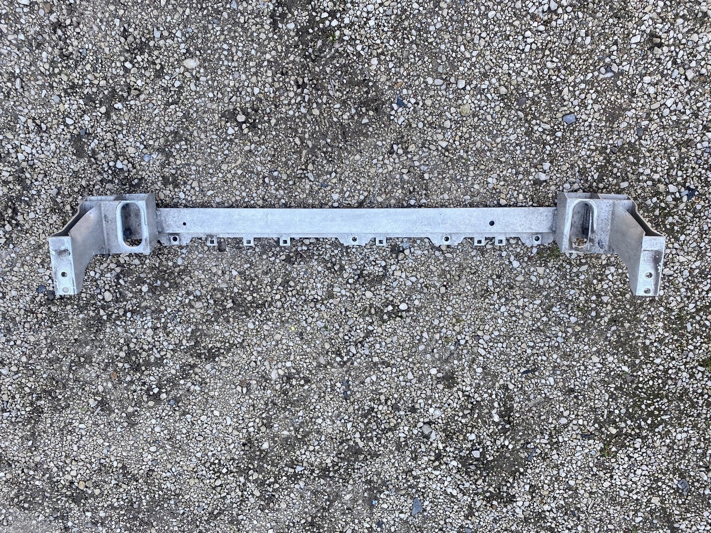 PAS PRZEDNI BELKA POD CHŁODNICĘ MERCEDES CLA GLA W177 A1776204500