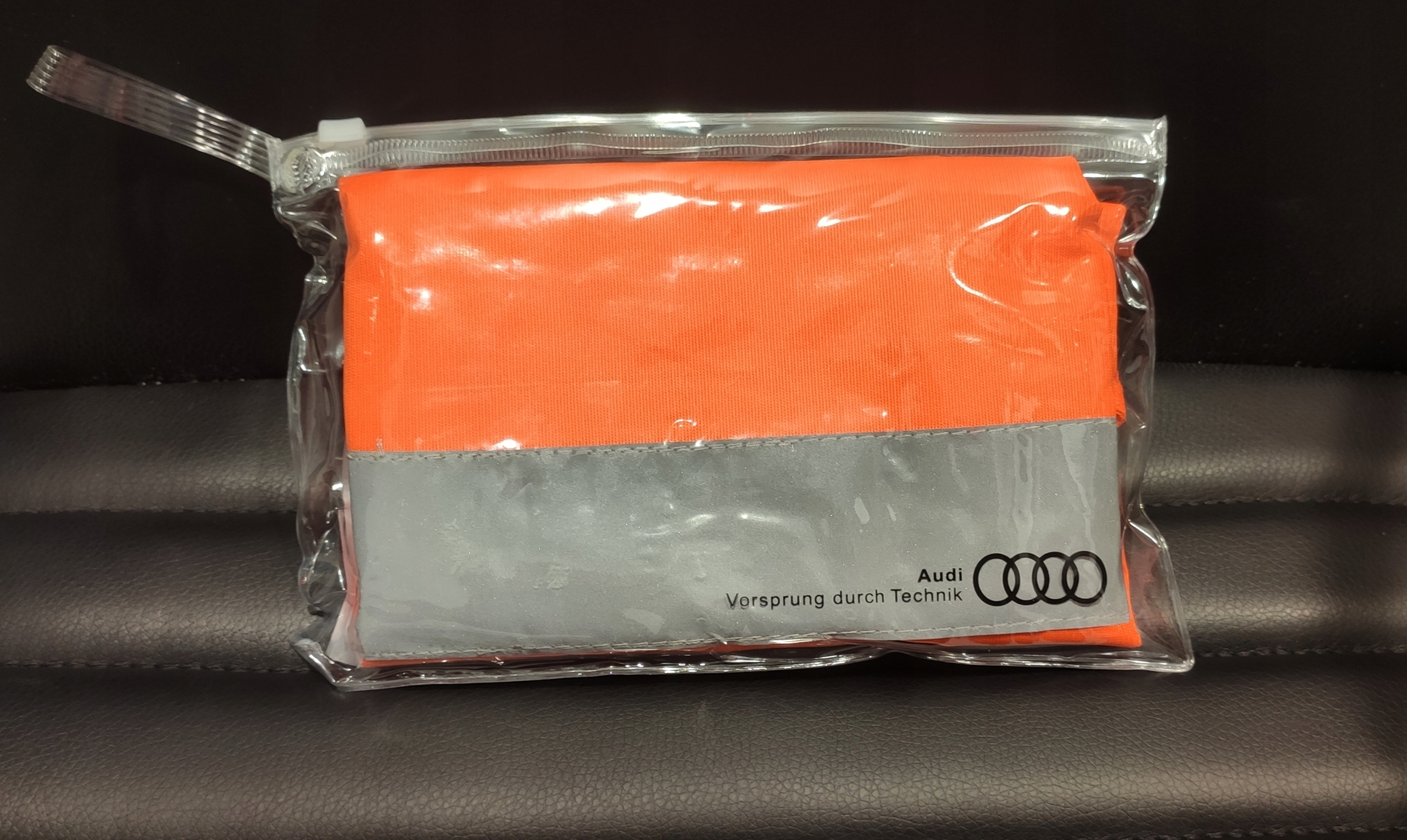 KAMIZELKA ODBLASKOWA OE AUDI 8X0093056A