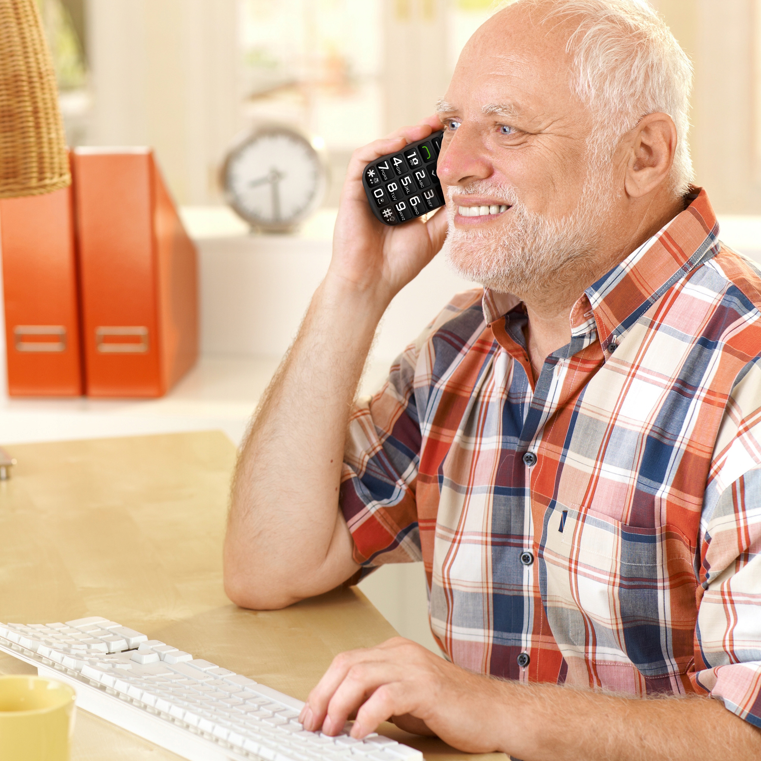 TELEFON KOMÓRKOWY DLA SENIORA SOS DUŻE KLAWISZE GŁOŚNY SIM GSM ALARM APARAT Kod producenta CS182