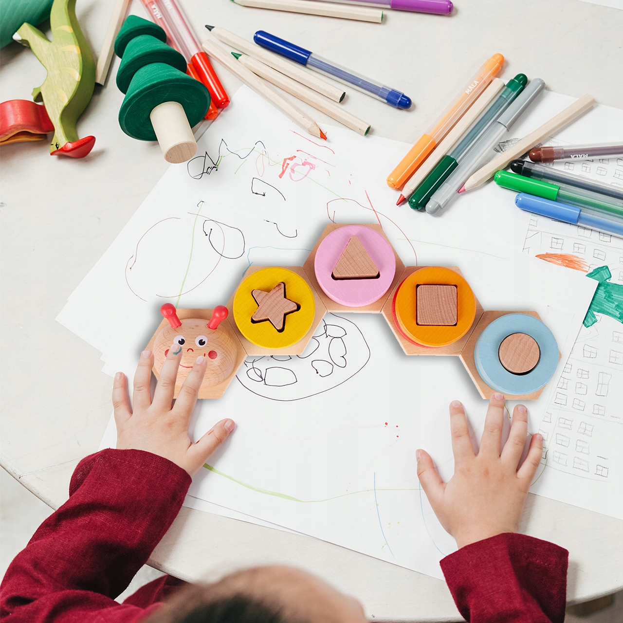 KLOCKI DREWNIANE UKŁADANKA EDUKACYJNA KSZTAŁTY SORTER WESOŁA GĄSIENICZKA Marka MalPlay
