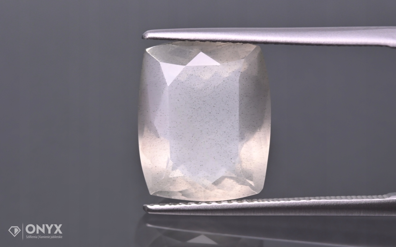 Měsíční kámen A fazetovaný cushion 13,5x11 mm