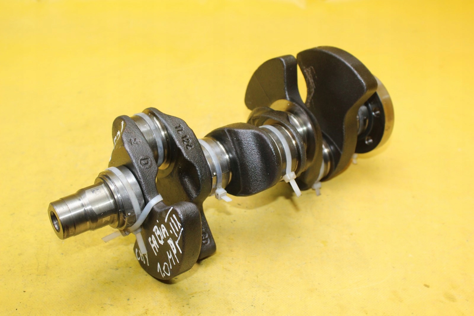 WAŁ KORBOWY POLO FABIA III 1.0 MPI 04CD CHY