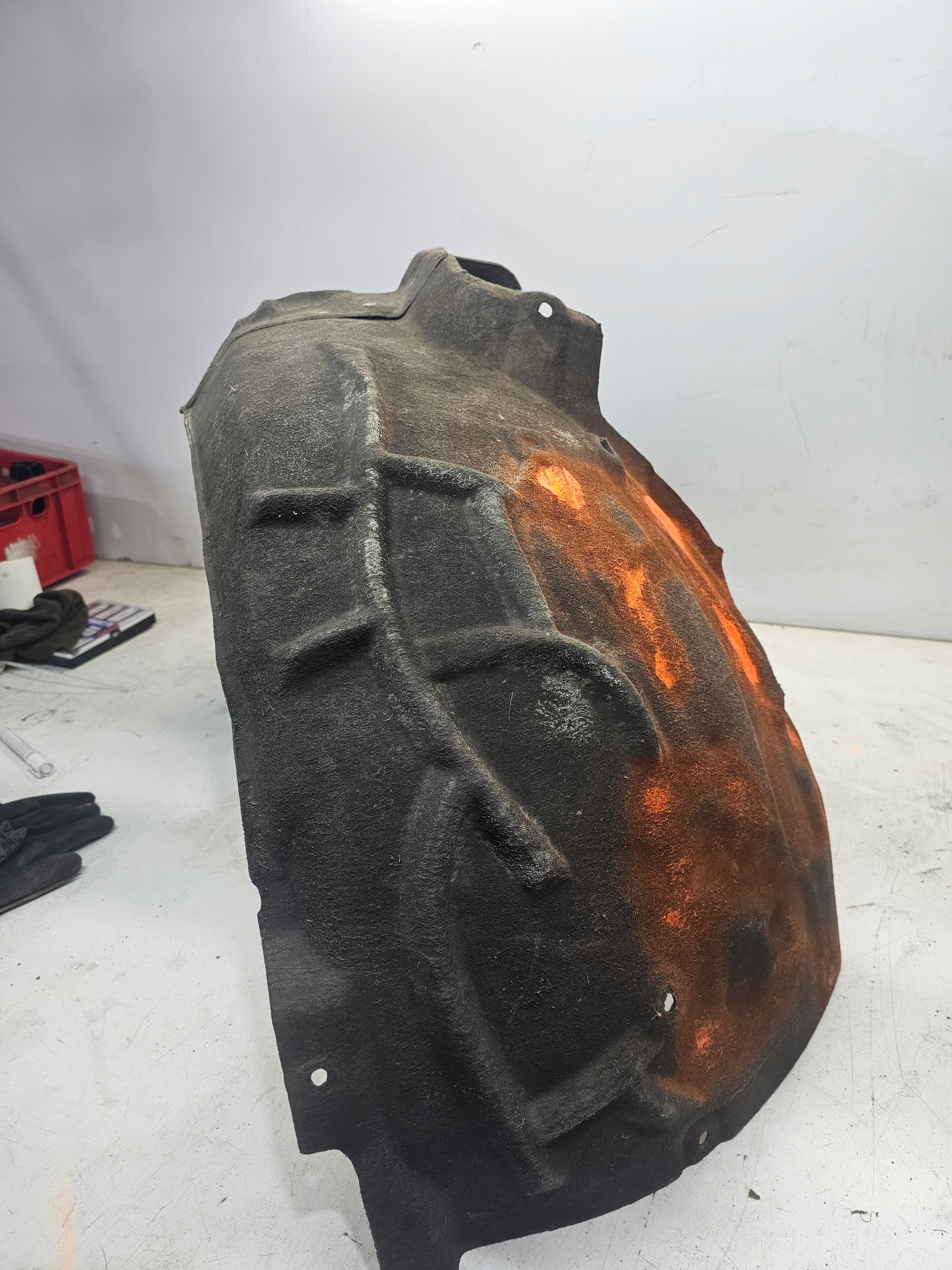 mudguard right front AUDI A4 B9 8W0821172 MATERIALOWE