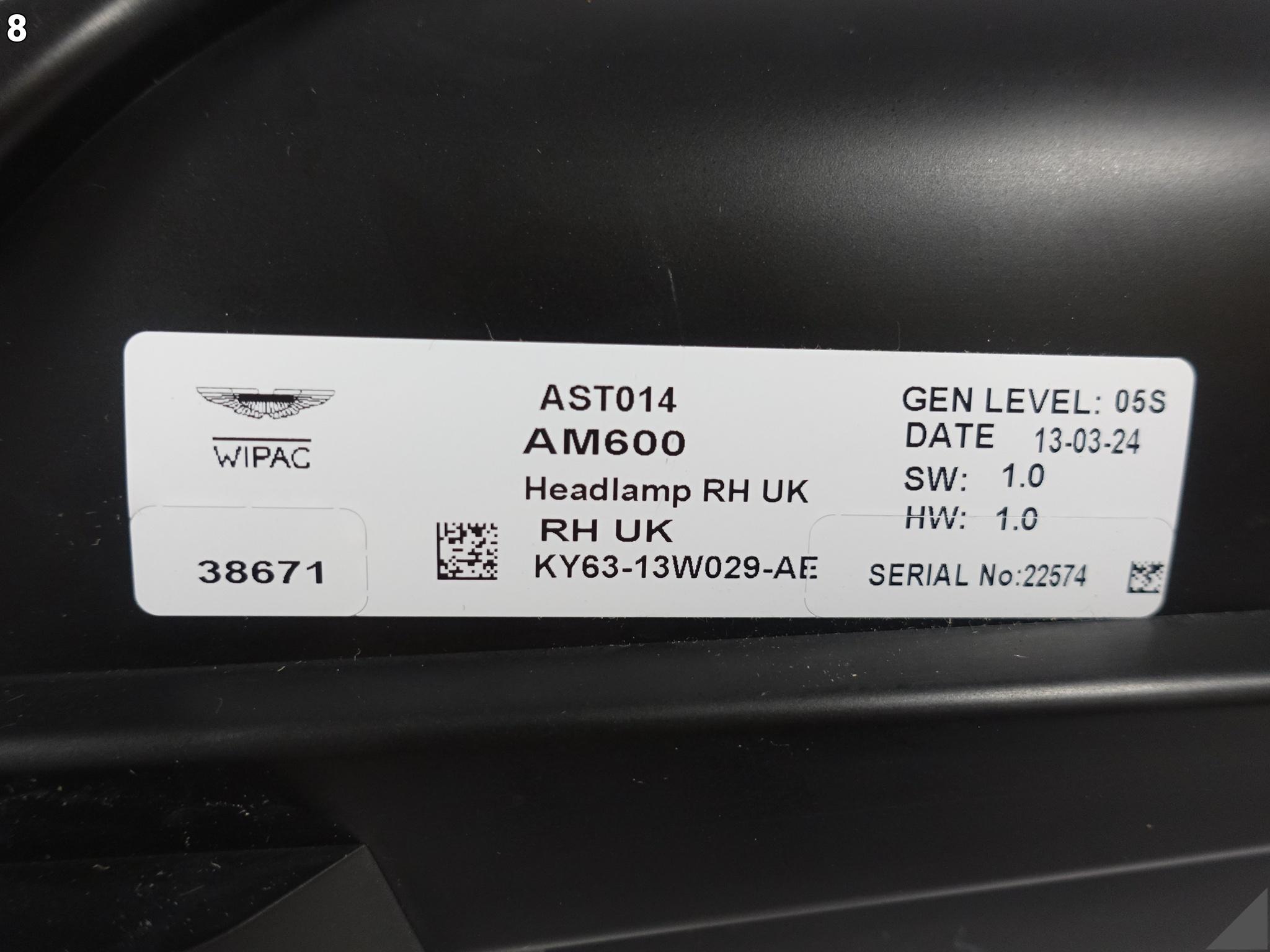 ASTON MARTIN VANTAGE II (2 GENERACJA) 18-24 light FULL LED right front UK