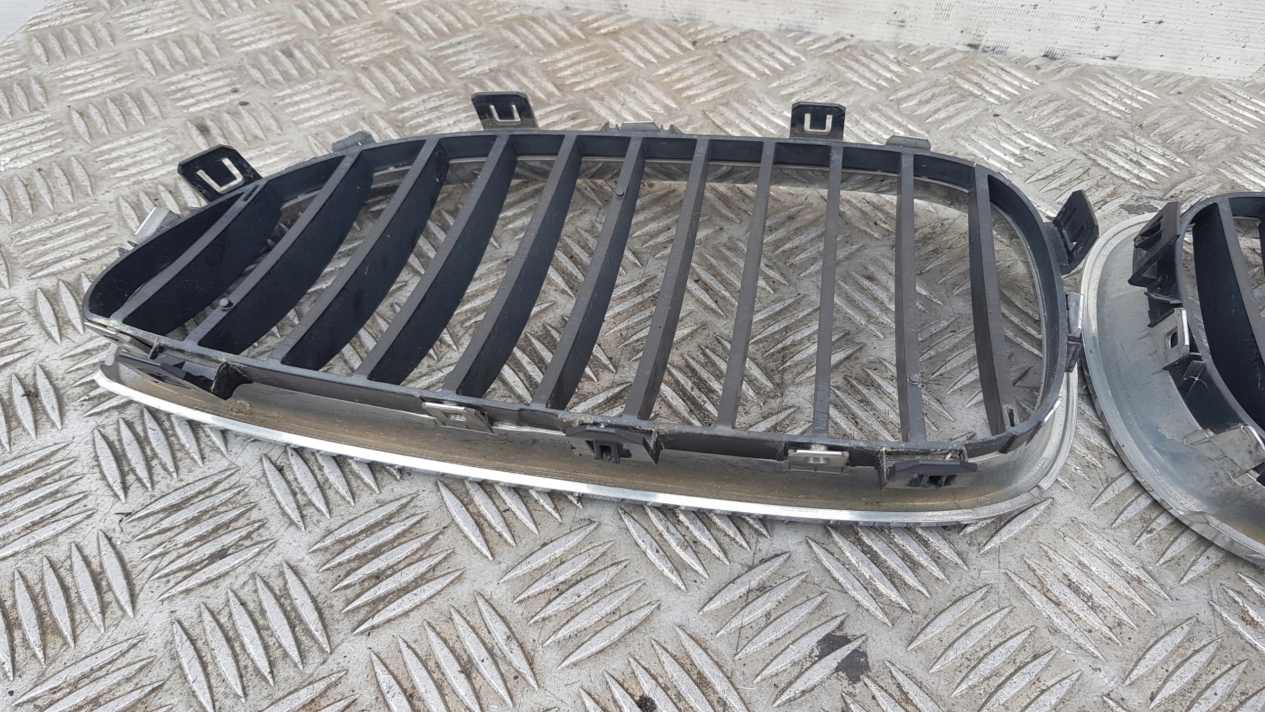 BMW 5 E61 E60 maska ledvinka nárazníku levá pravá