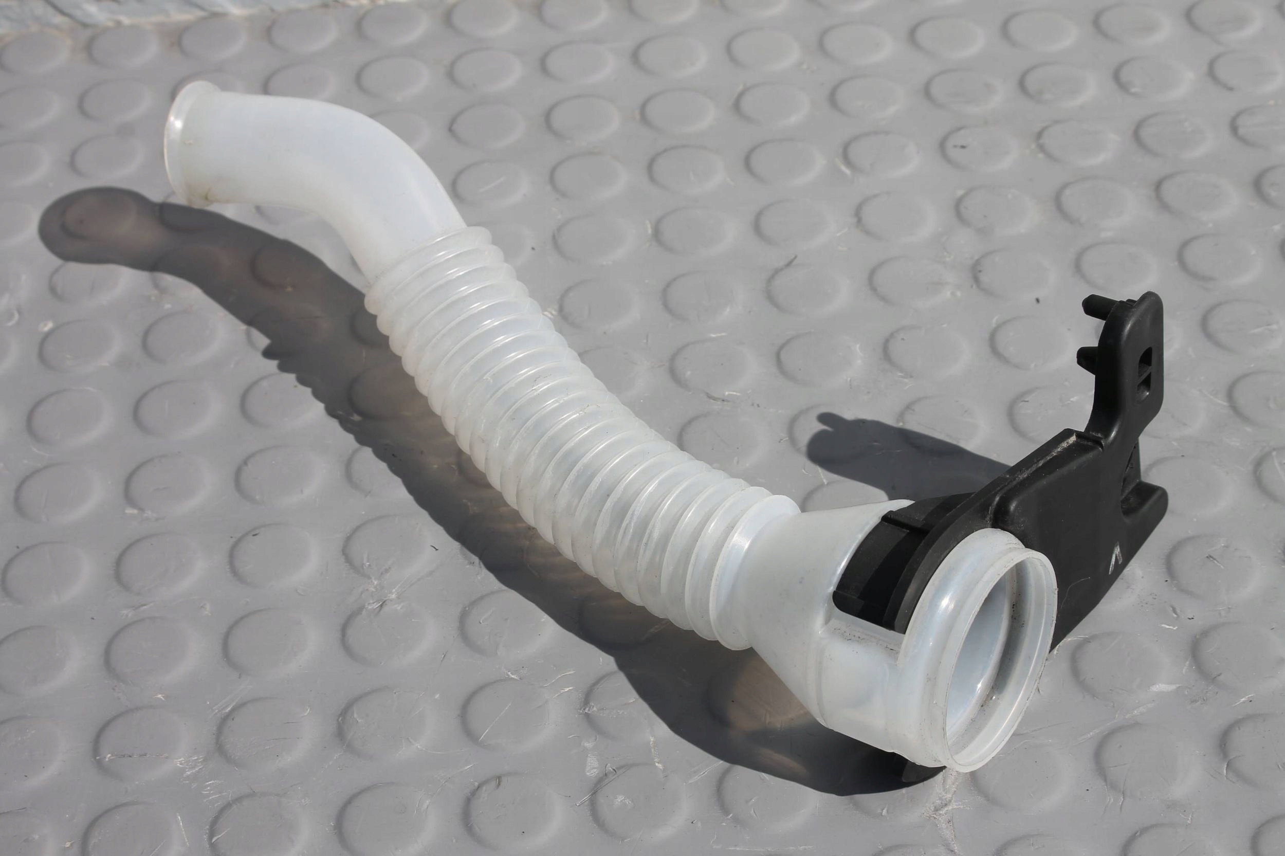 RURKA SZYJKA WLEW PŁYNU SPRYSKIWACZY MAZDA CX-5 I 12-17