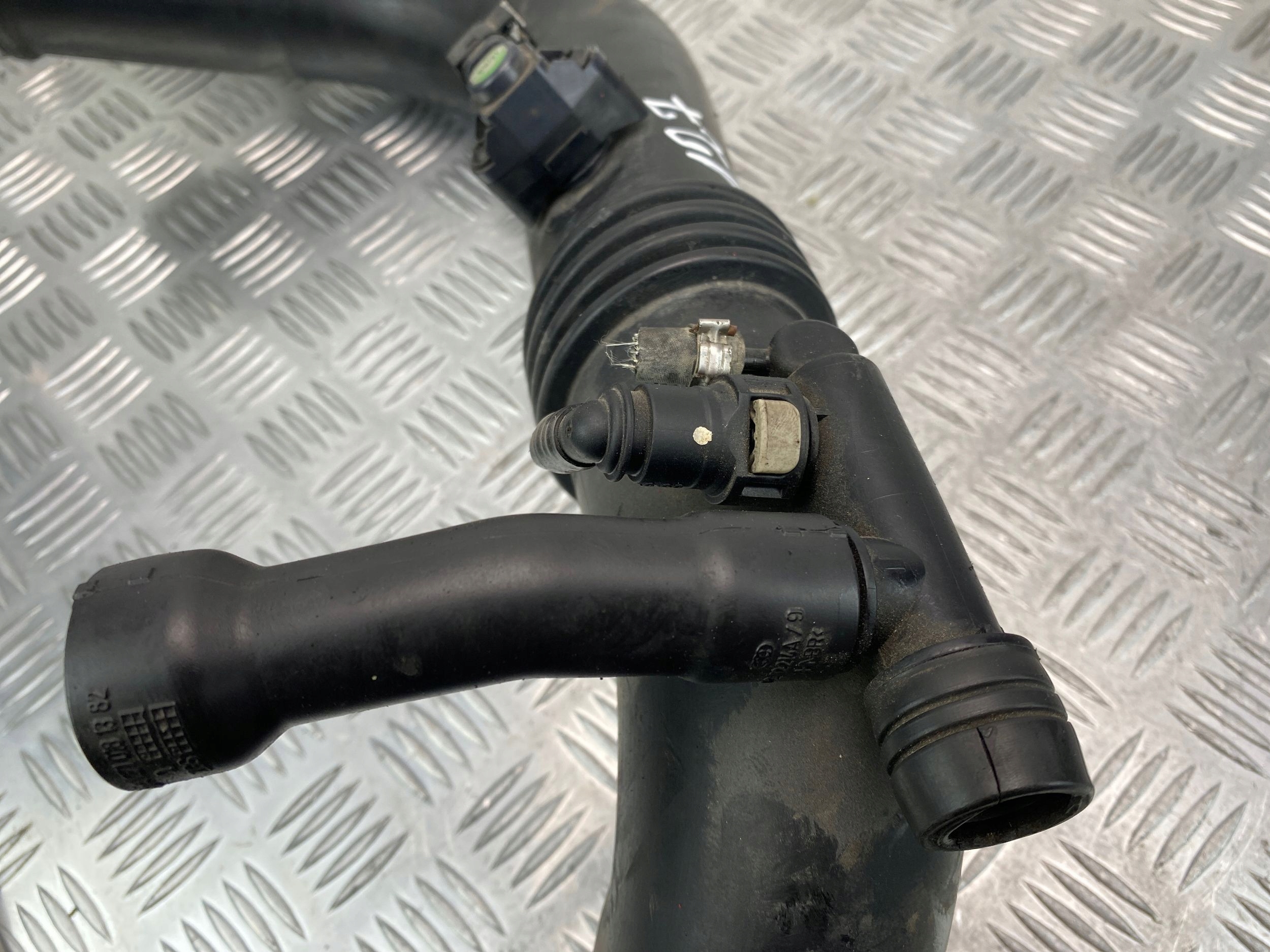 Mercedes E200 CGI W212 M271 pipe air hose A2710901029