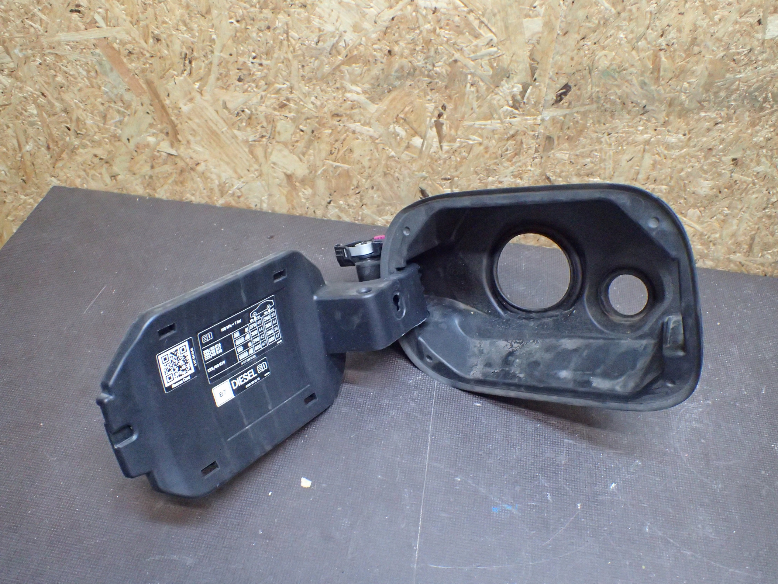 Крышка топливного бака MERCEDES A2476303302 W247