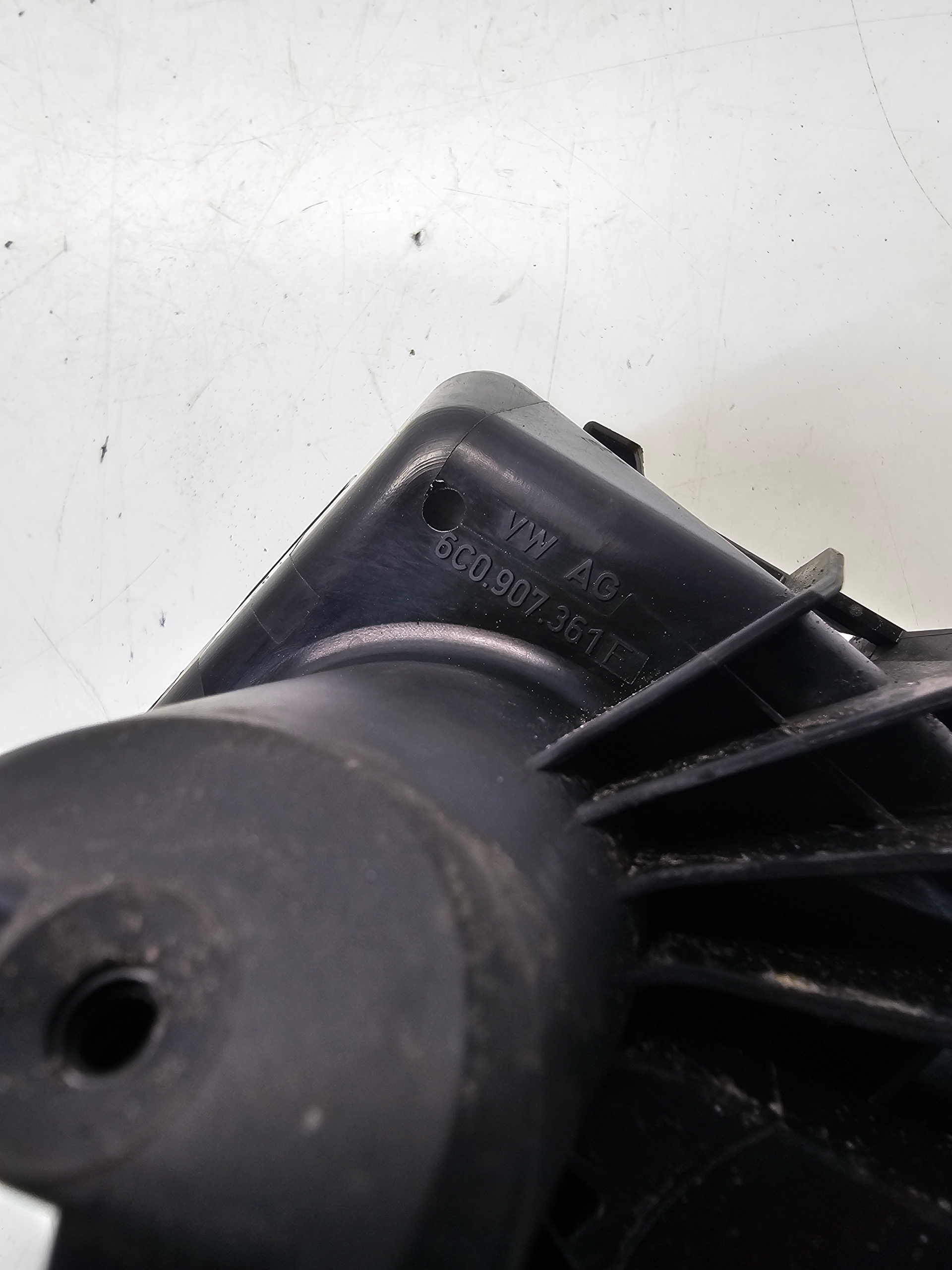 PUSZKA SKRZYNKI BEZPIECZNIKÓW AUDI Q3 8U A3 8V A1 VW 6C0907361F Typ samochodu Samochody osobowe