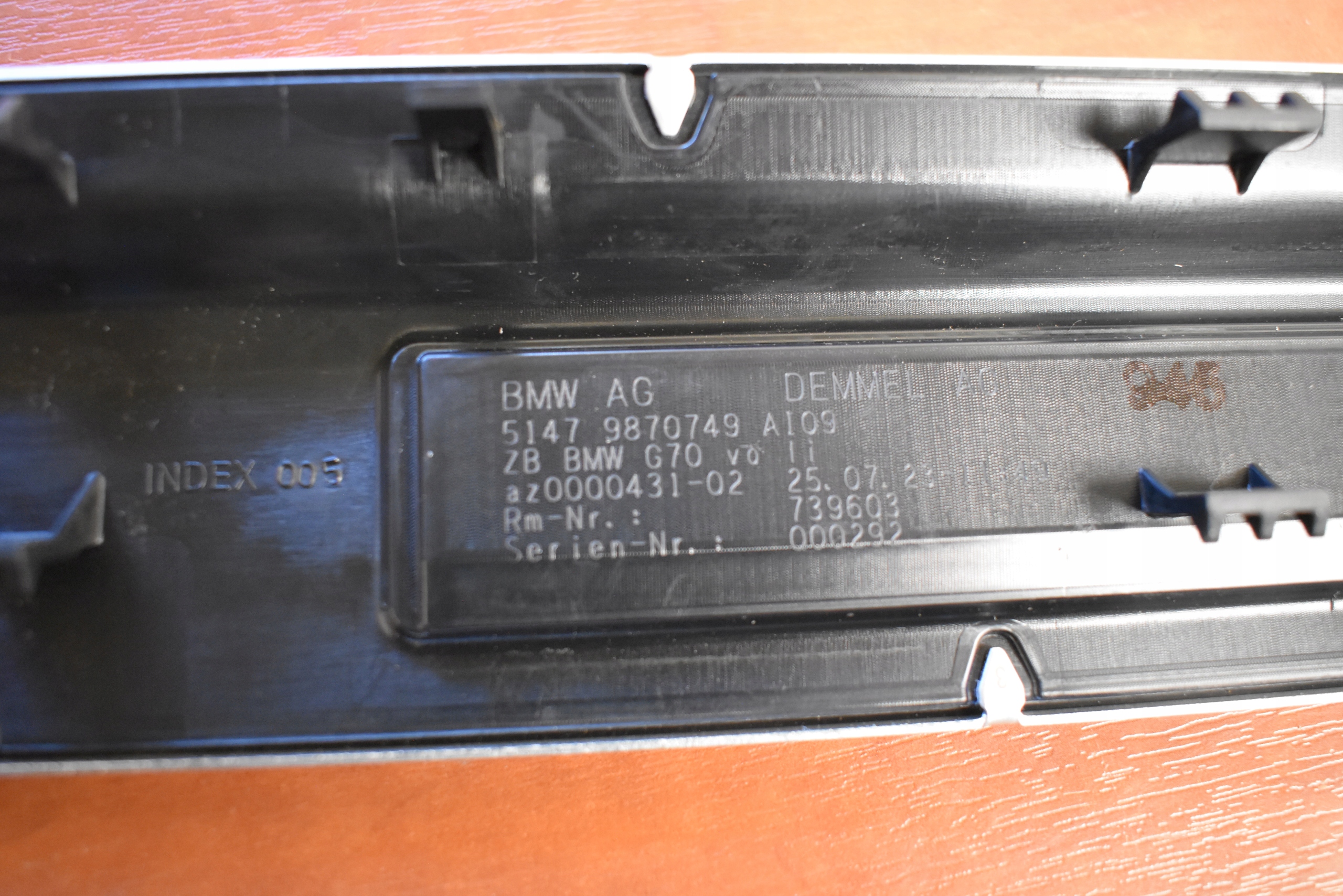 IDEALNA moulding cap threshold LED left front front BMW G70 1