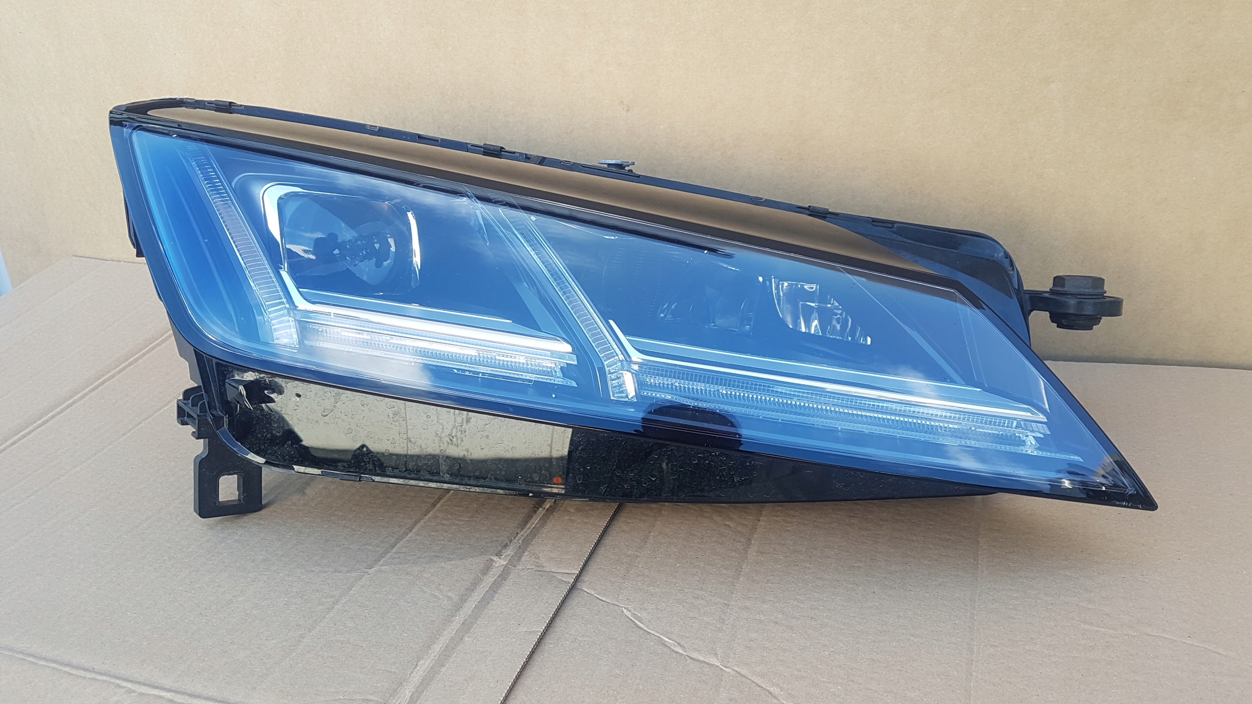 ФАРА ПЕРЕД ПРАВА AUDI TTs0 ПОВНИЙ КОМПЛЕКТ LED МАТРИКС