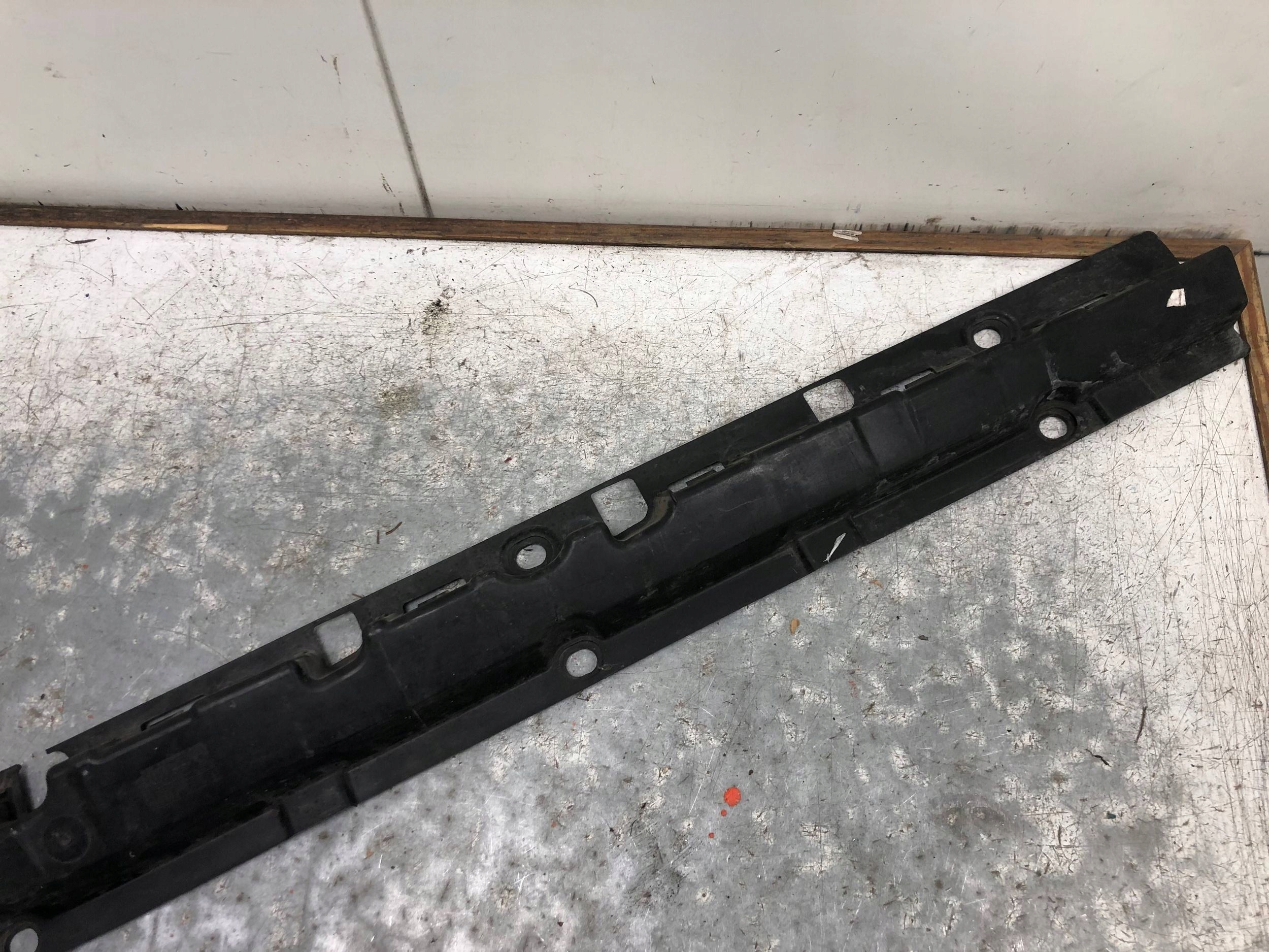 support holder mouldings PROGOWEJ right BMW X5 E70 7207196