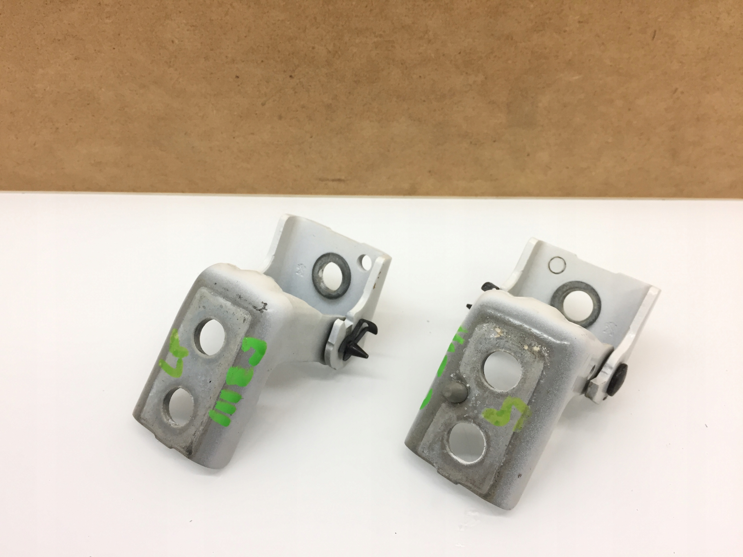 CITROEN C3 III дверные петли слева спереди EWPB