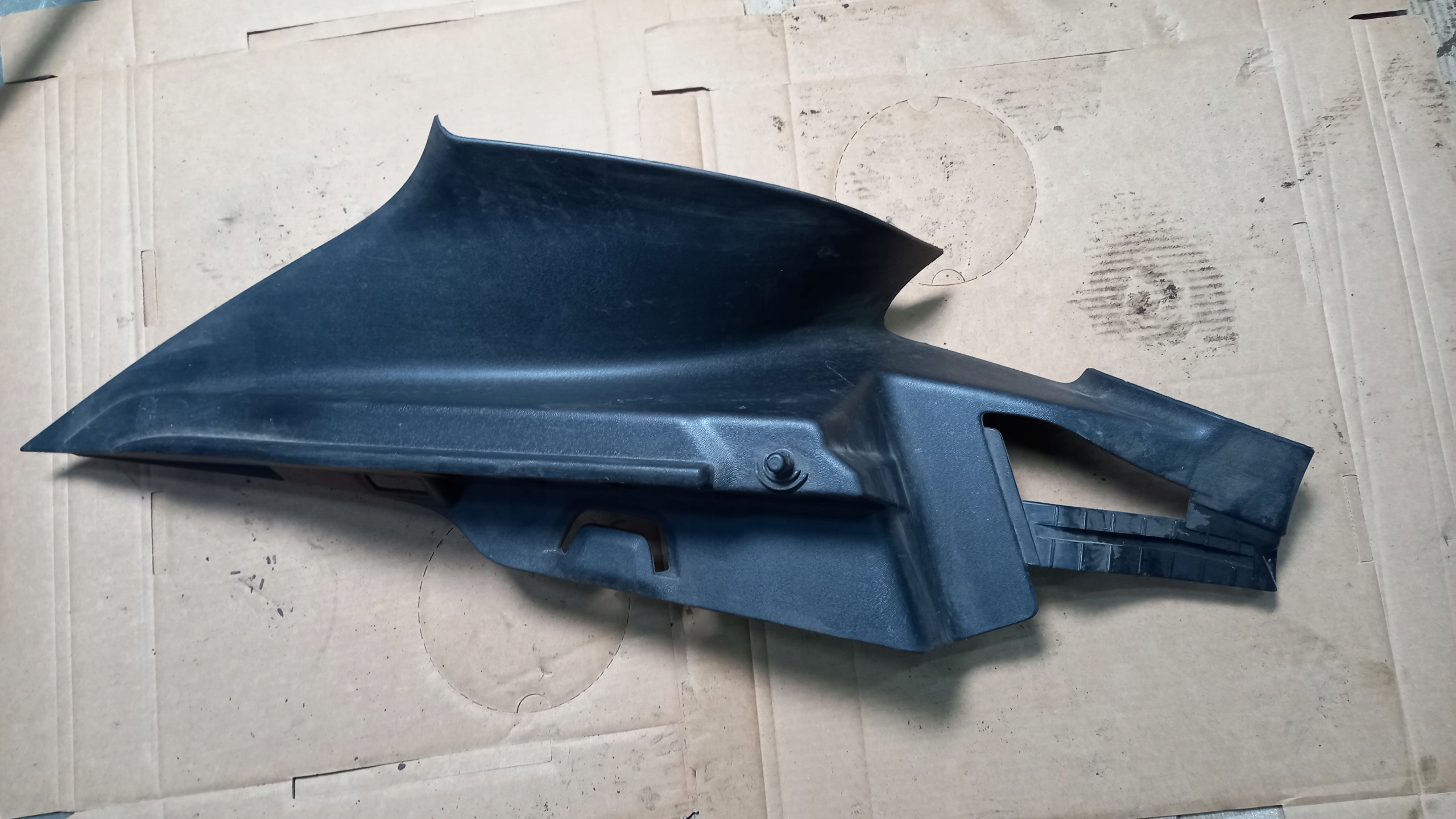 Оббивка багажника VOLVO V40 31389390