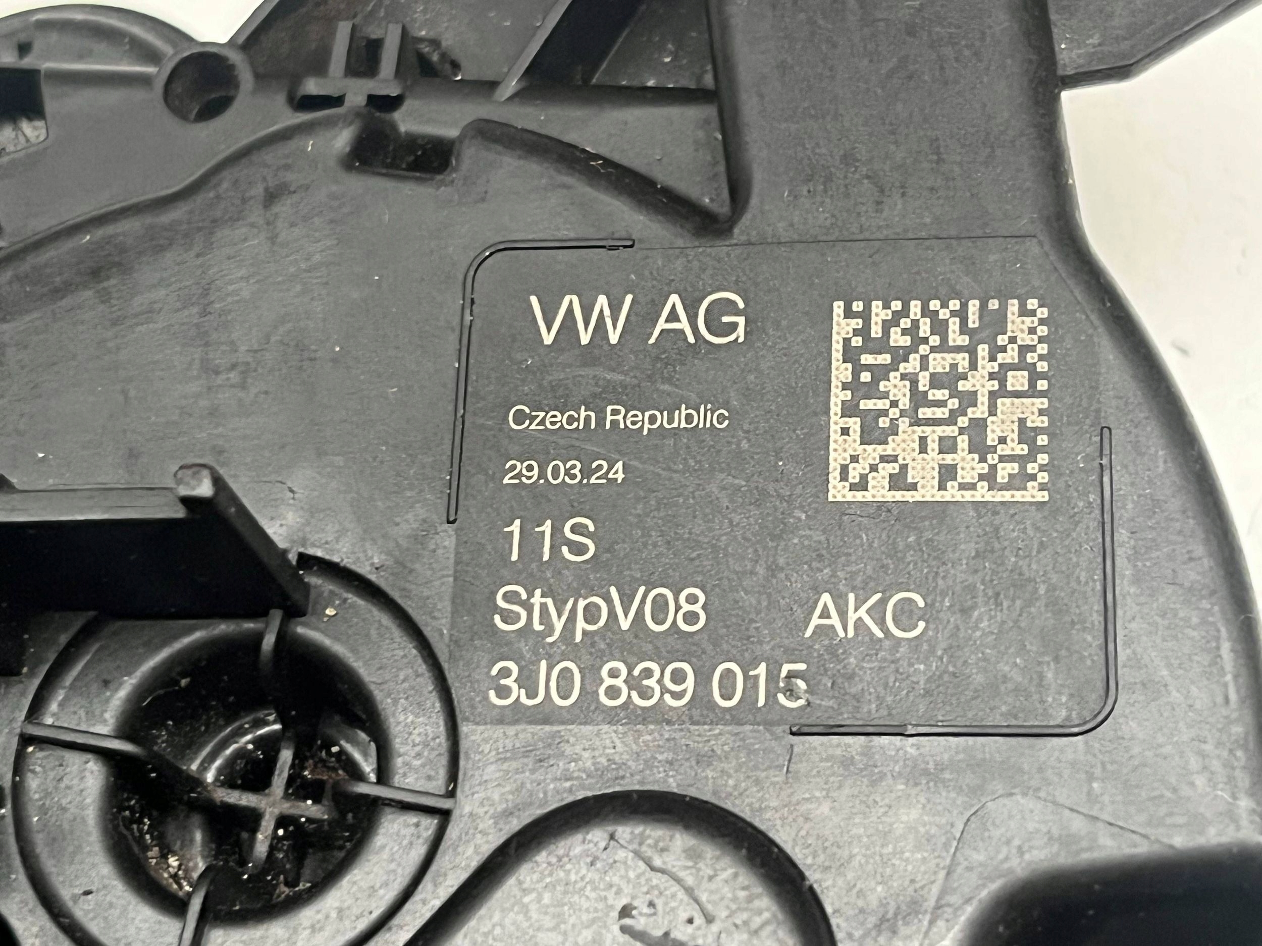 VOLKSWAGEN lock door left rear part 3J0839015 @M