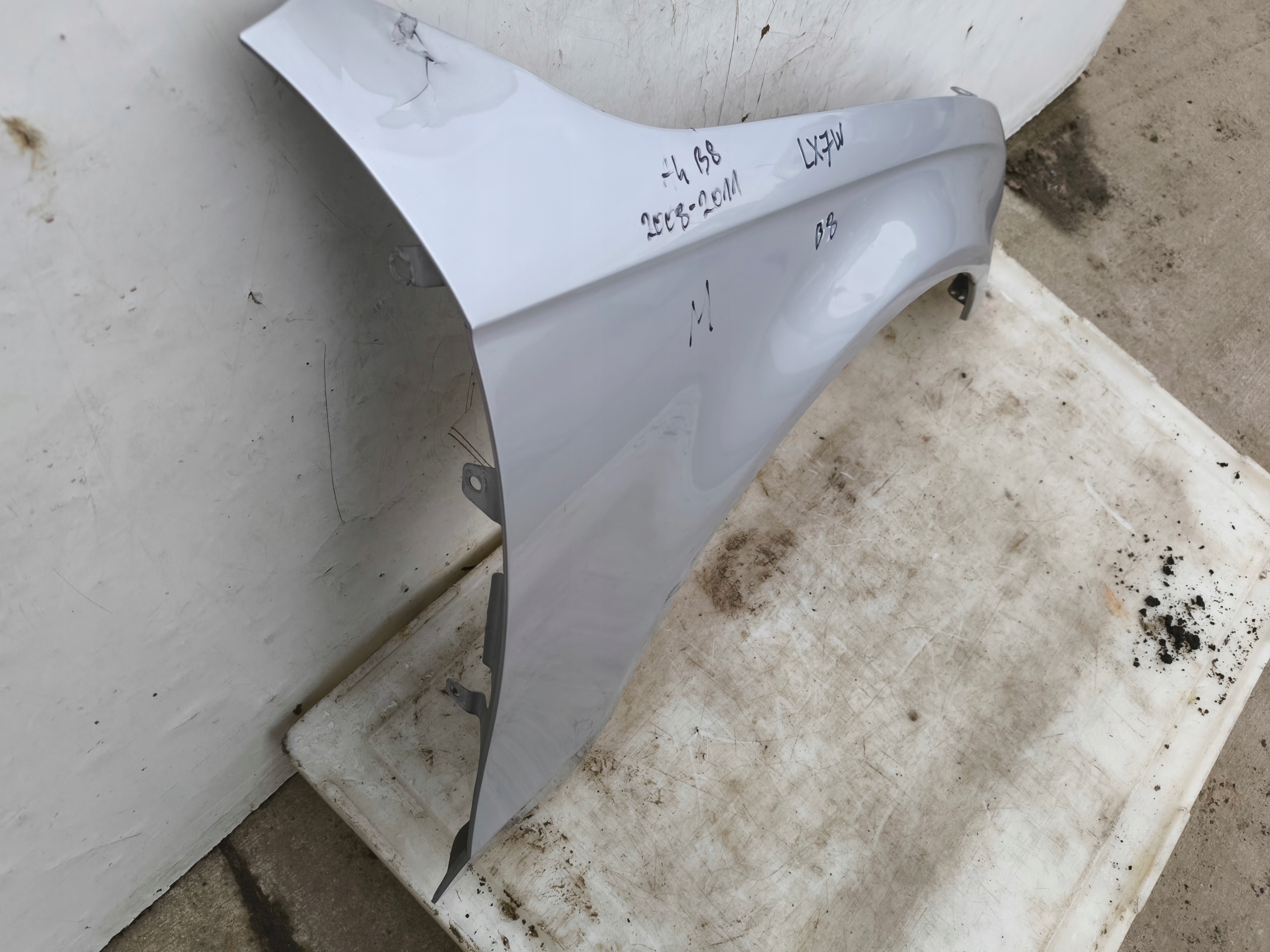 fender right front AUDI A4 B8 2008-2011 LX7W *****4