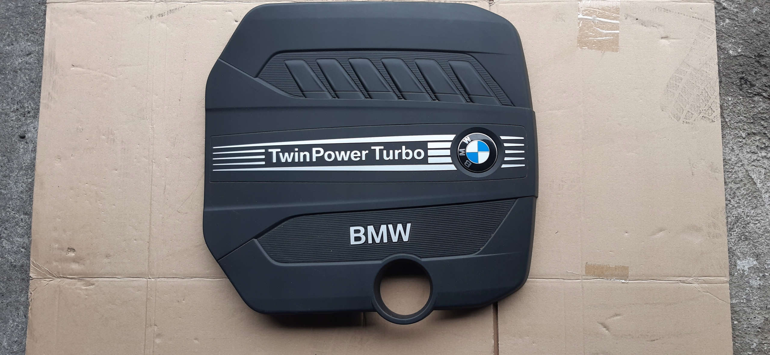 POKRYWA SILNIKA BMW 7823215 STAN BARDZO DOBRY