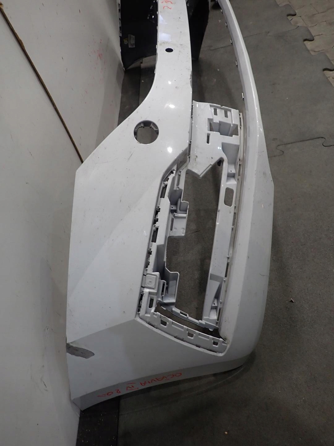 nárazník předek přední SKODA OCTAVIA IV 2020
