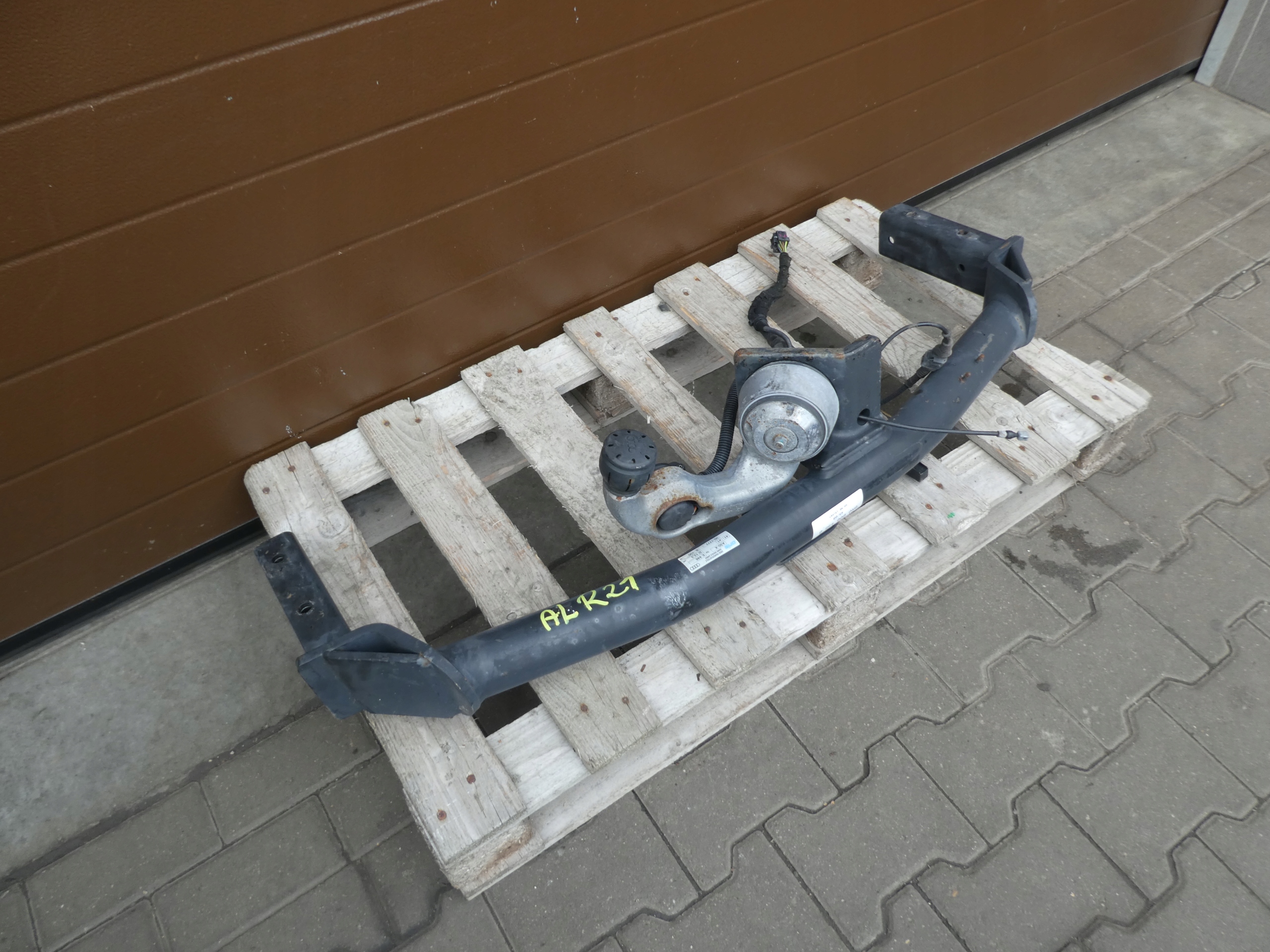tow AUDI Q5 8R 8R0800495B
