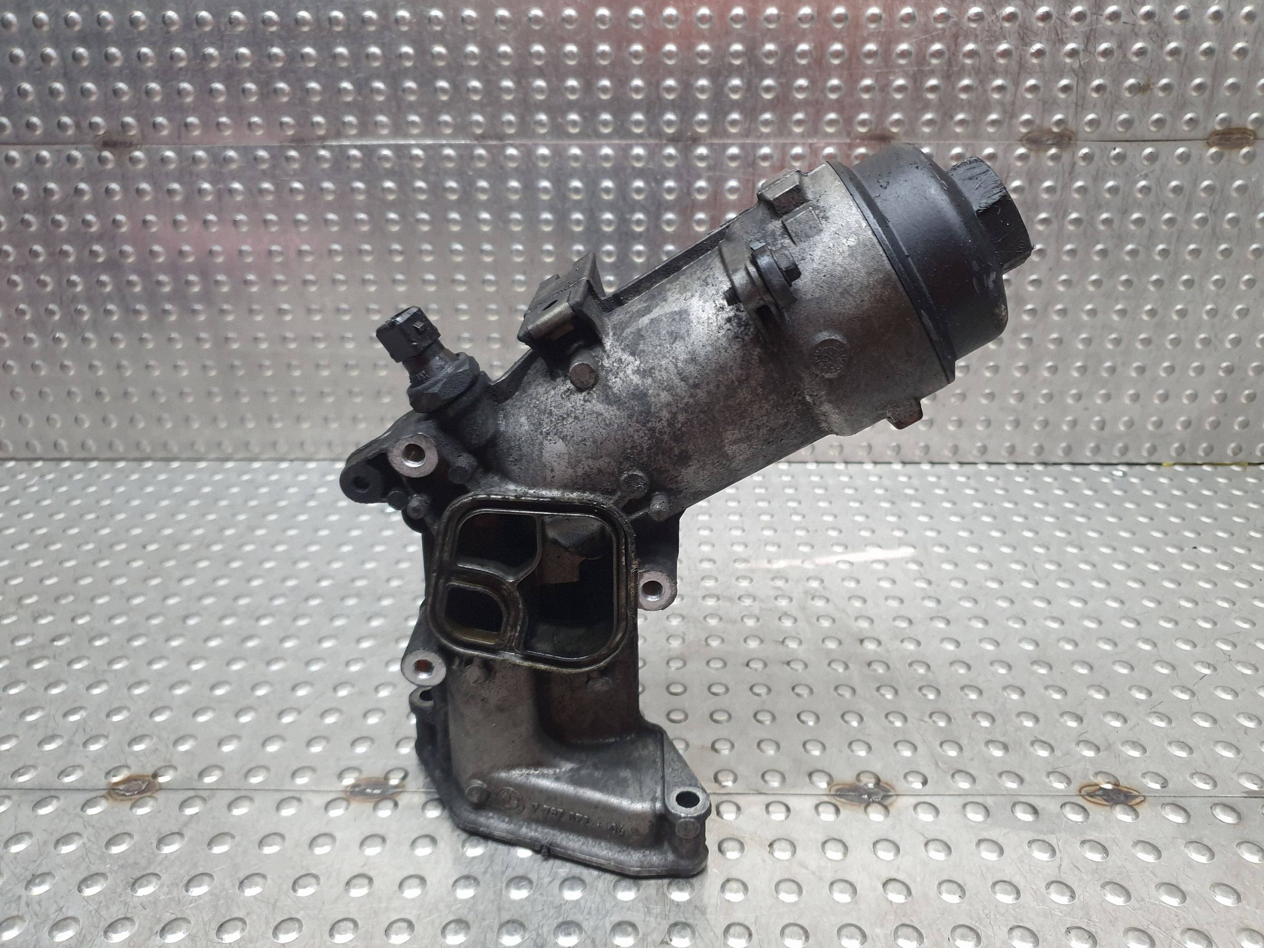 Ölfiltergehäuse 7787072 BMW E46 E87 E90 E60 X3 E83 2.0D M47