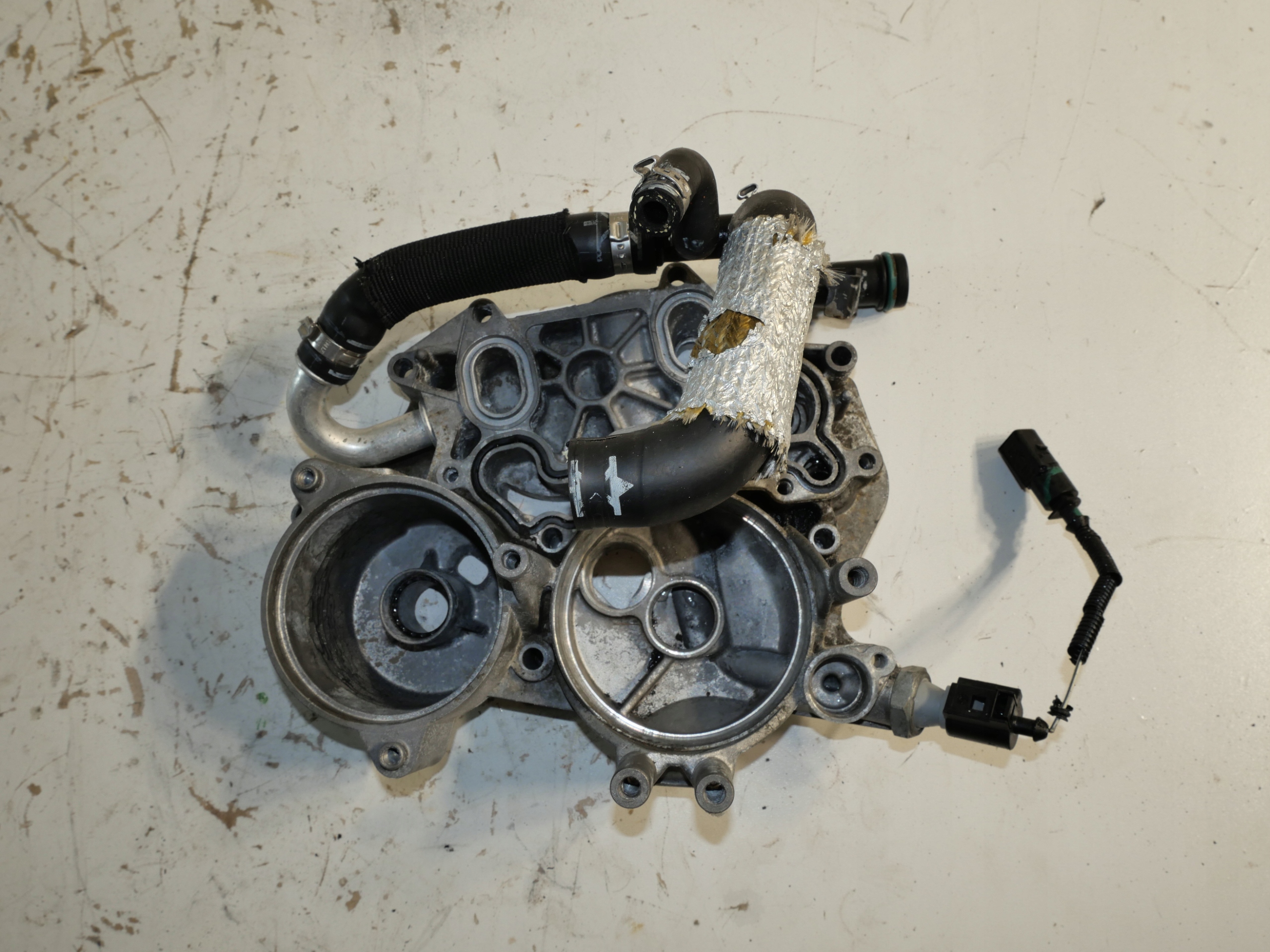 AUDI Q7 3.0TDI oil filter holder 059115397AD