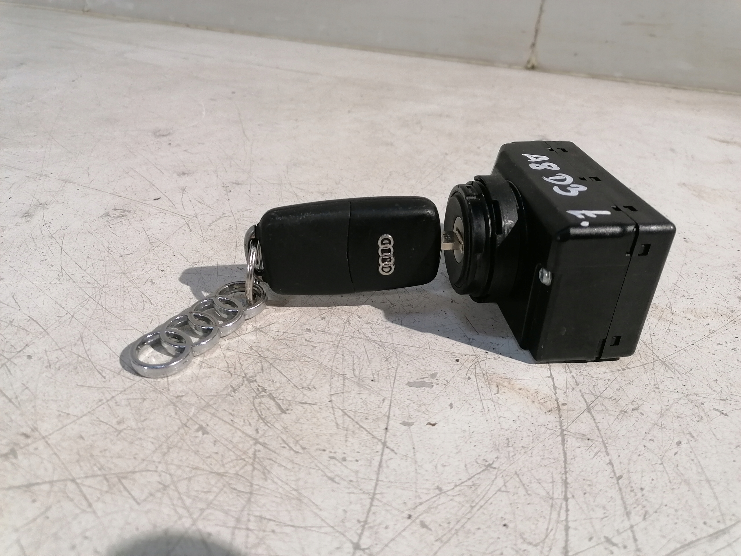 3D0905865E - Audi A8 D3 ключ запалювання