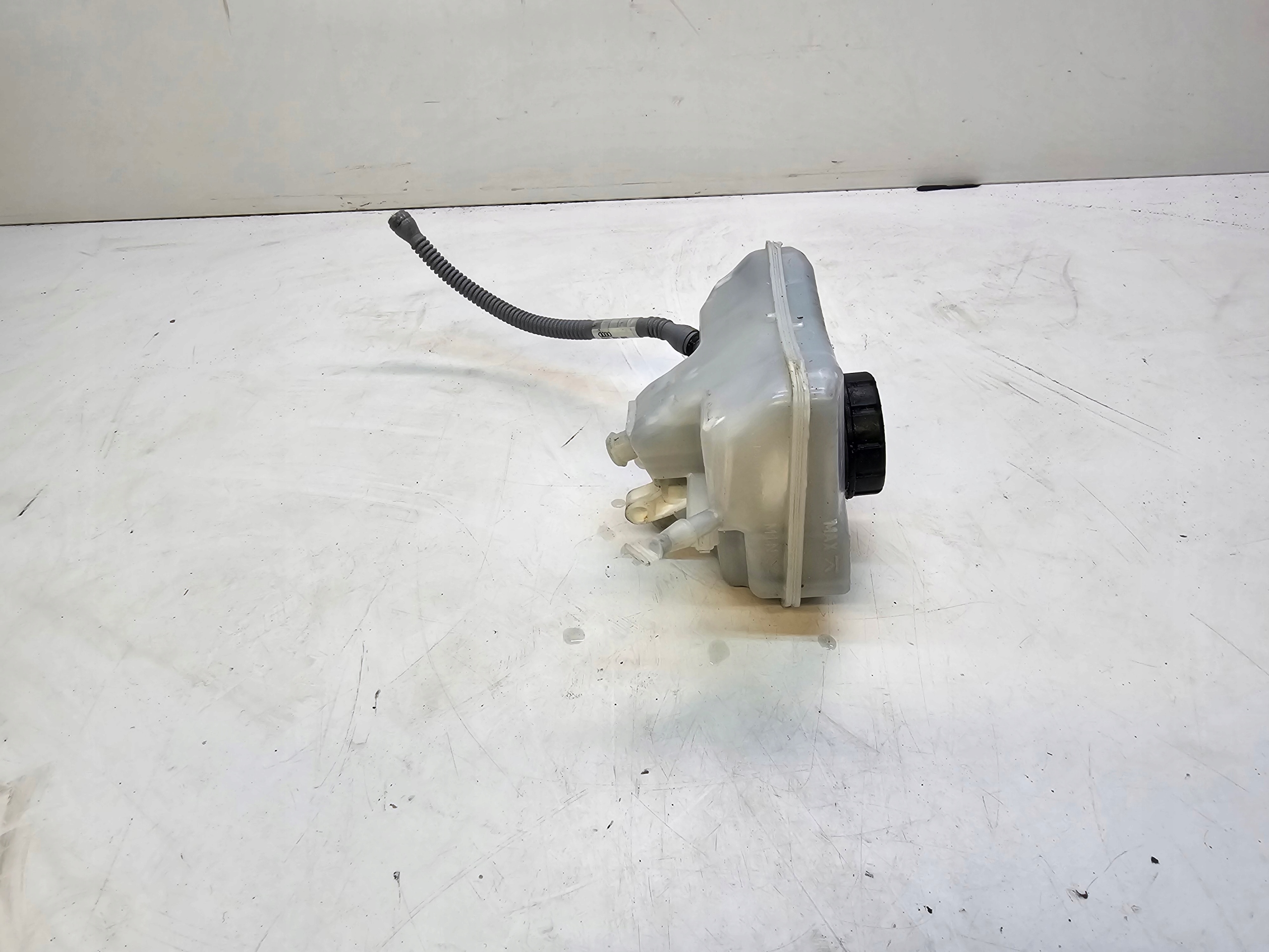 Behälter des Gasses Brems- AUDI Q7 A4 B9 A5 8W0611301