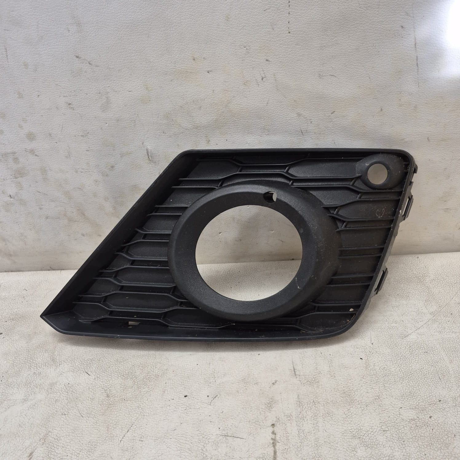 SEAT ARONA 17-21 grid of a bumper right