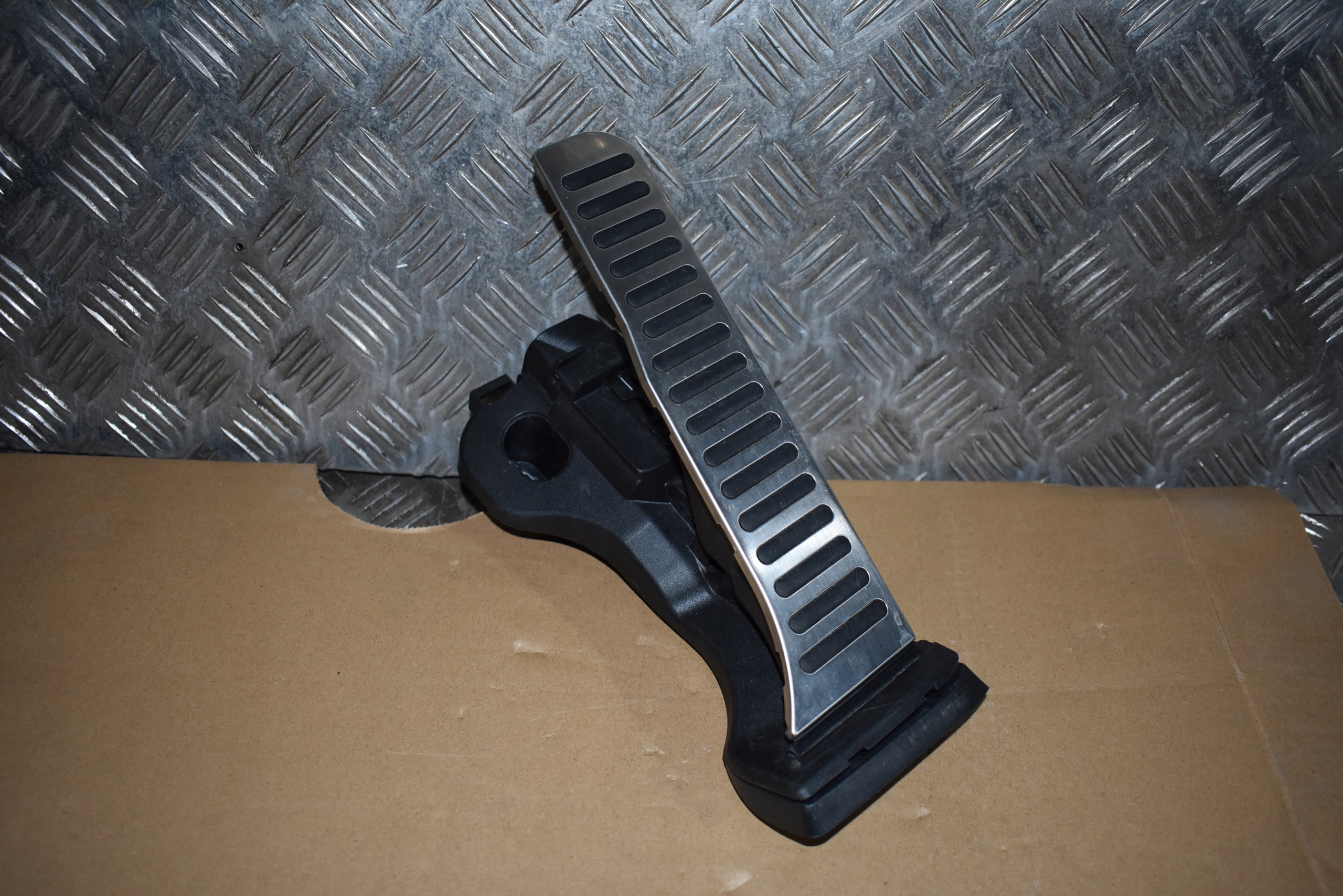 IDEALNY Gaspedal AUDI R8 1