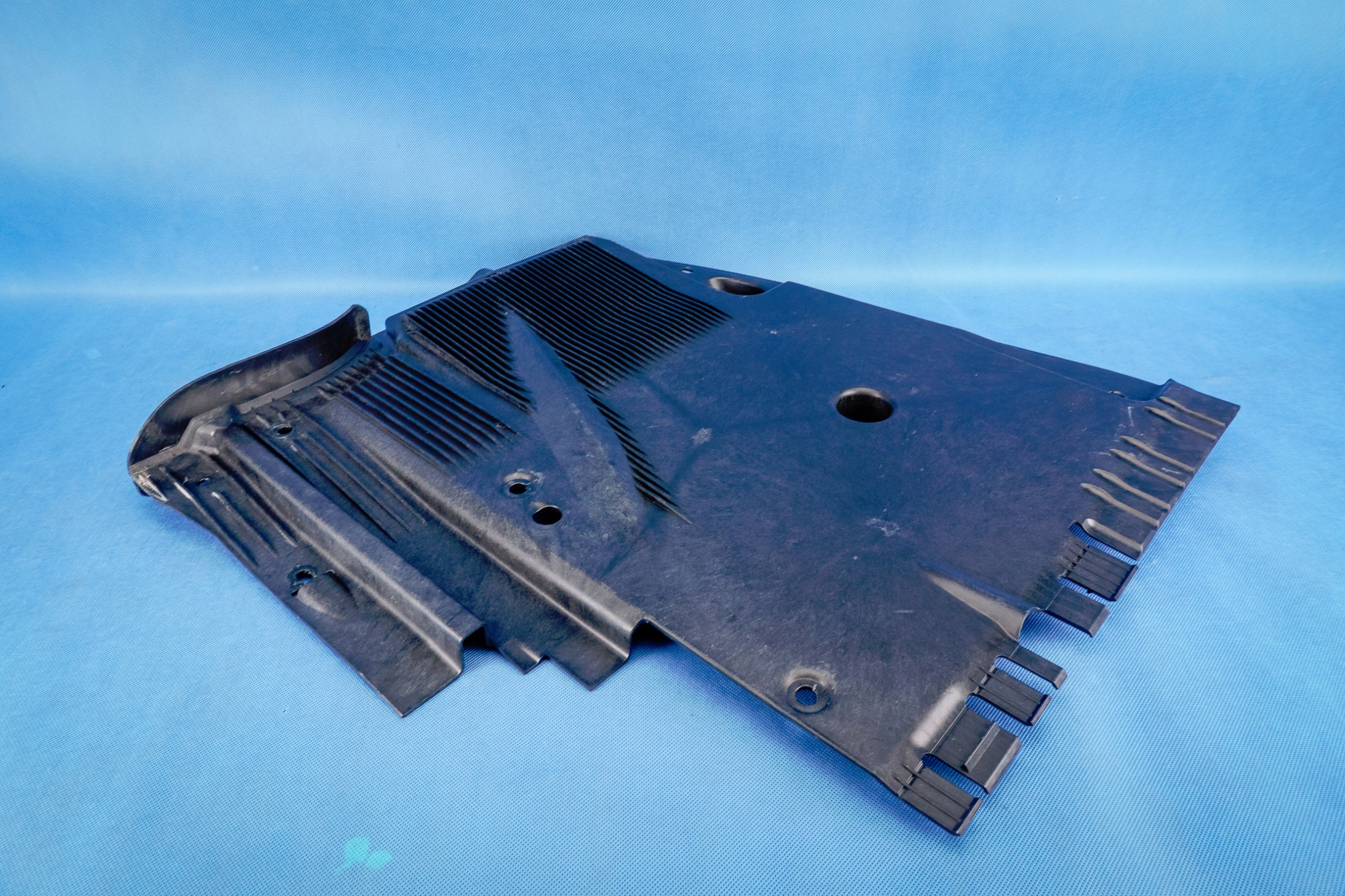 cover chassis left Audi A5 S5 Sportback 8T8825215B